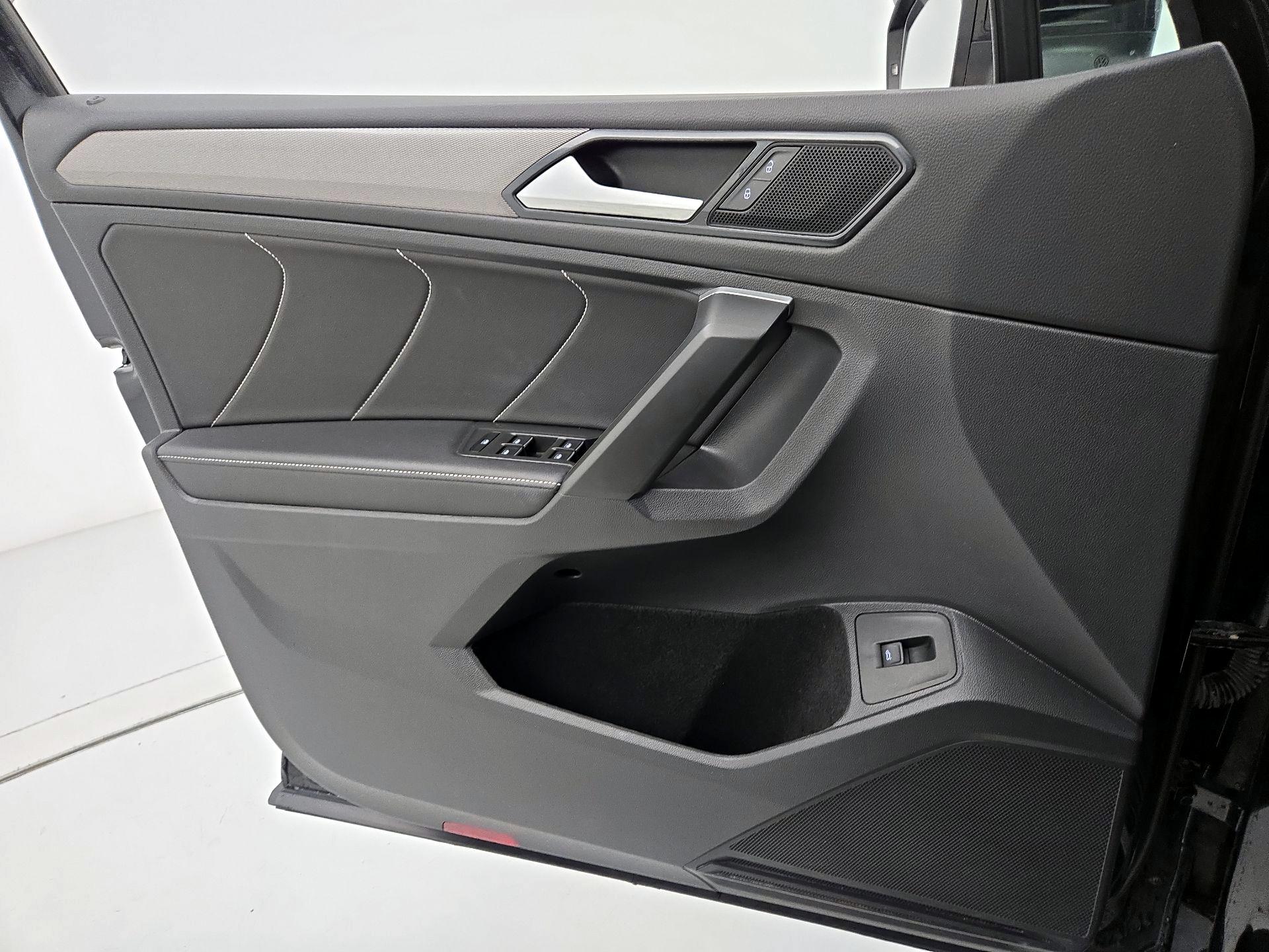 Thumbnail: 2024 Volkswagen Tiguan - 12