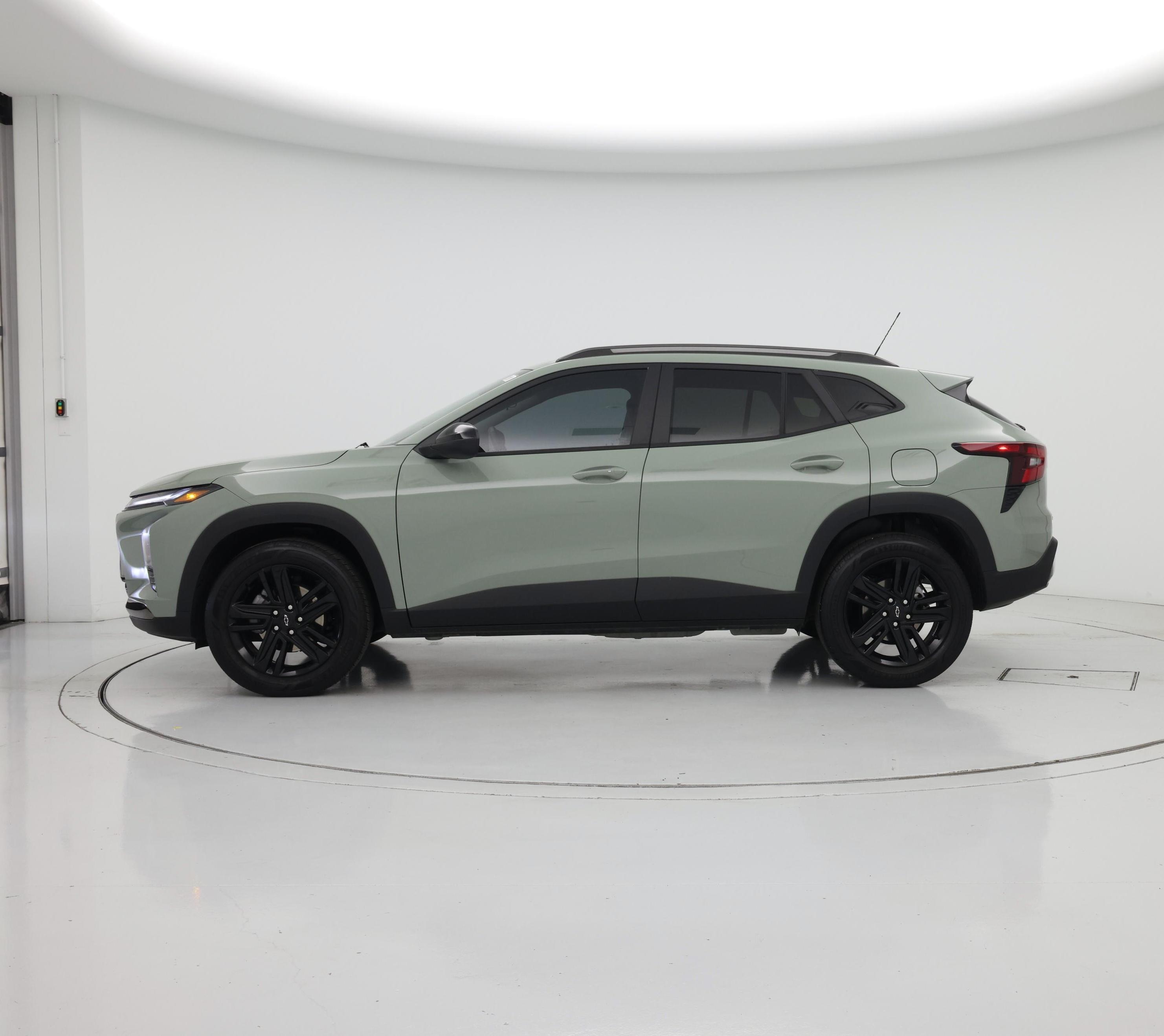 Thumbnail: 2025 Chevrolet Trax - 3