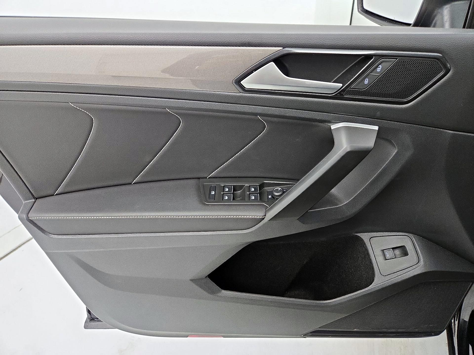 Thumbnail: 2024 Volkswagen Tiguan - 12