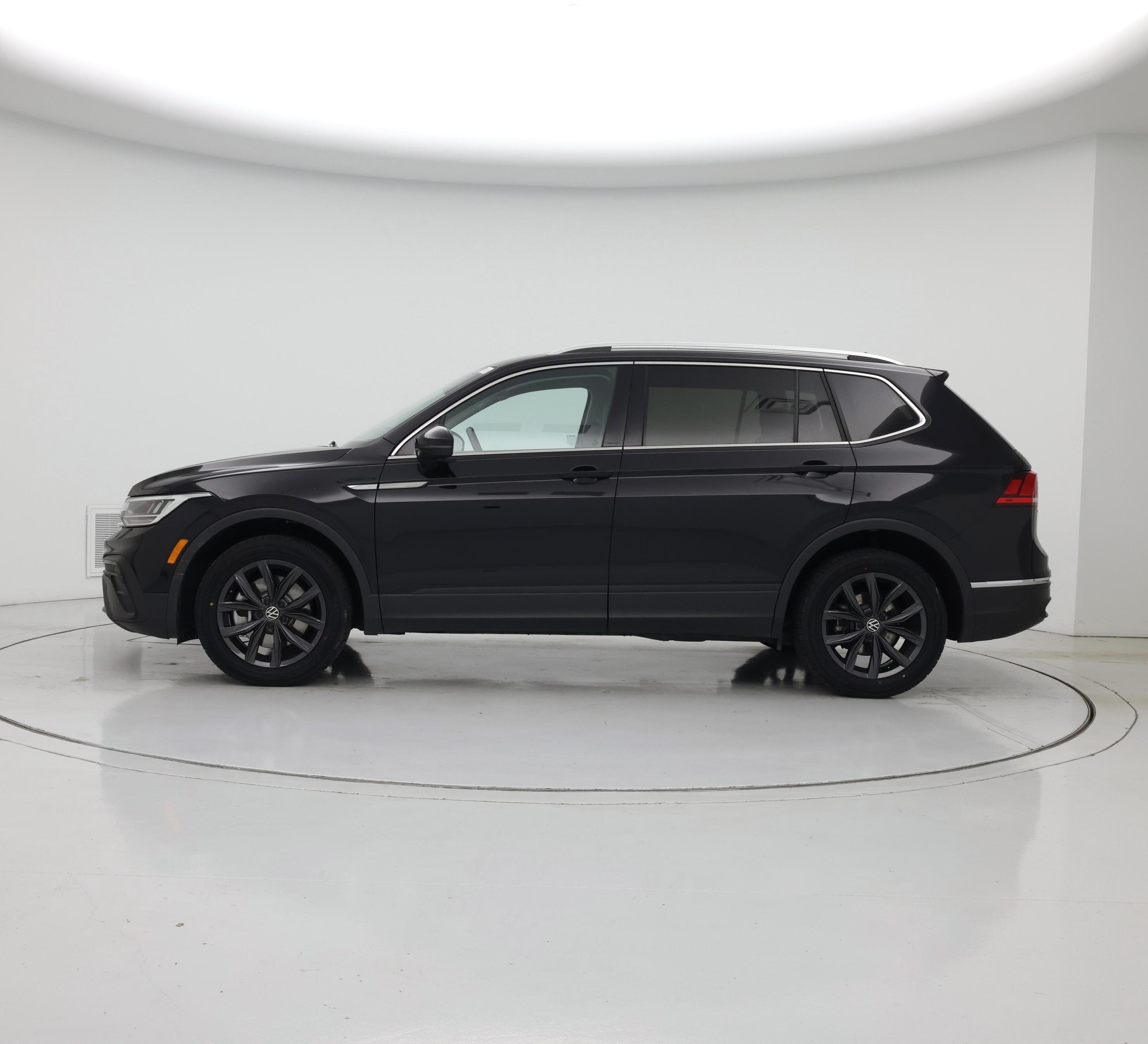 Thumbnail: 2024 Volkswagen Tiguan - 3