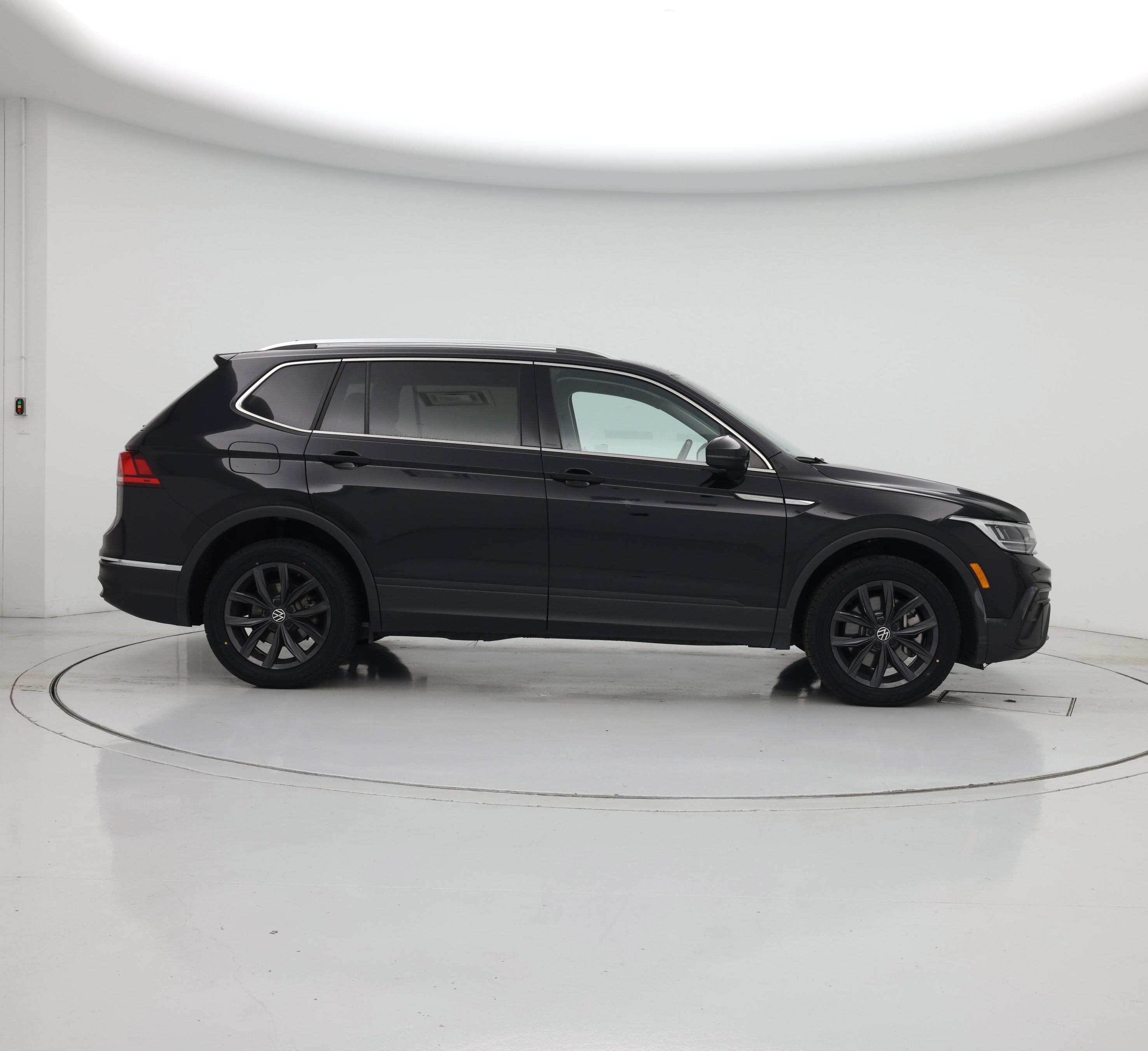 Thumbnail: 2024 Volkswagen Tiguan - 7