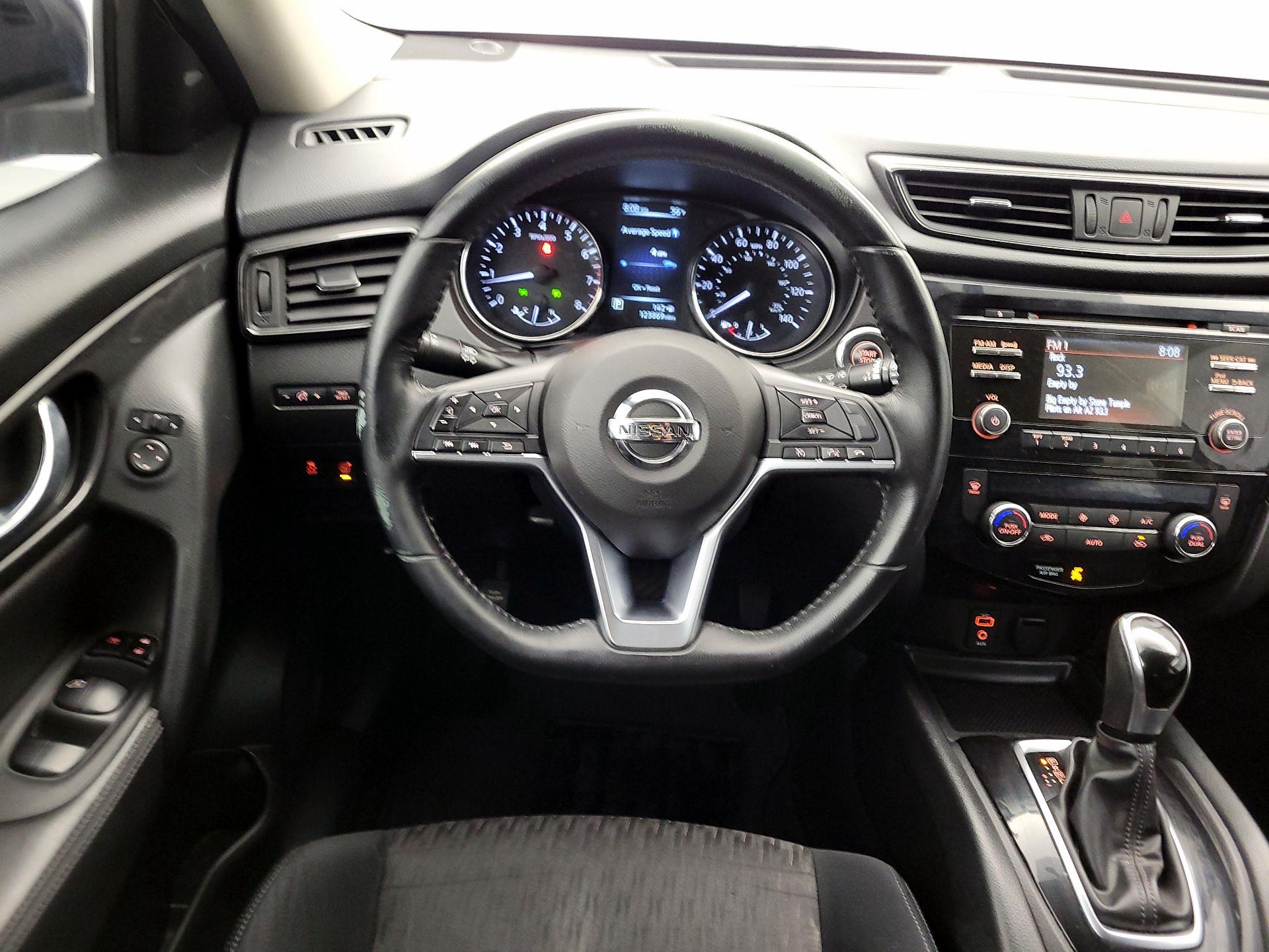 Thumbnail: 2017 Nissan Rogue - 10