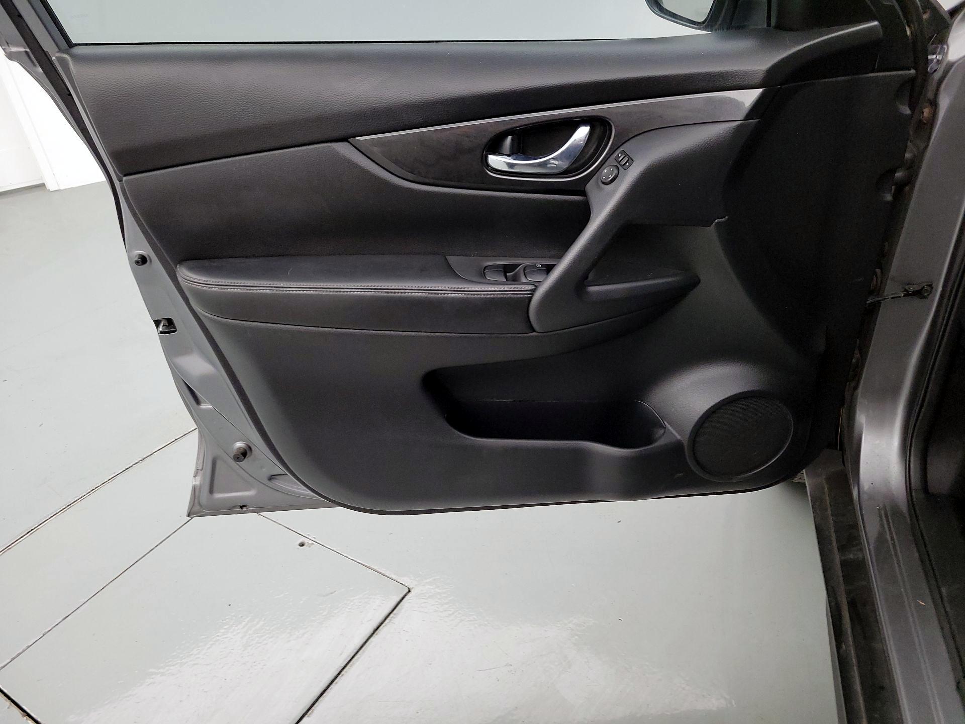 Thumbnail: 2017 Nissan Rogue - 12