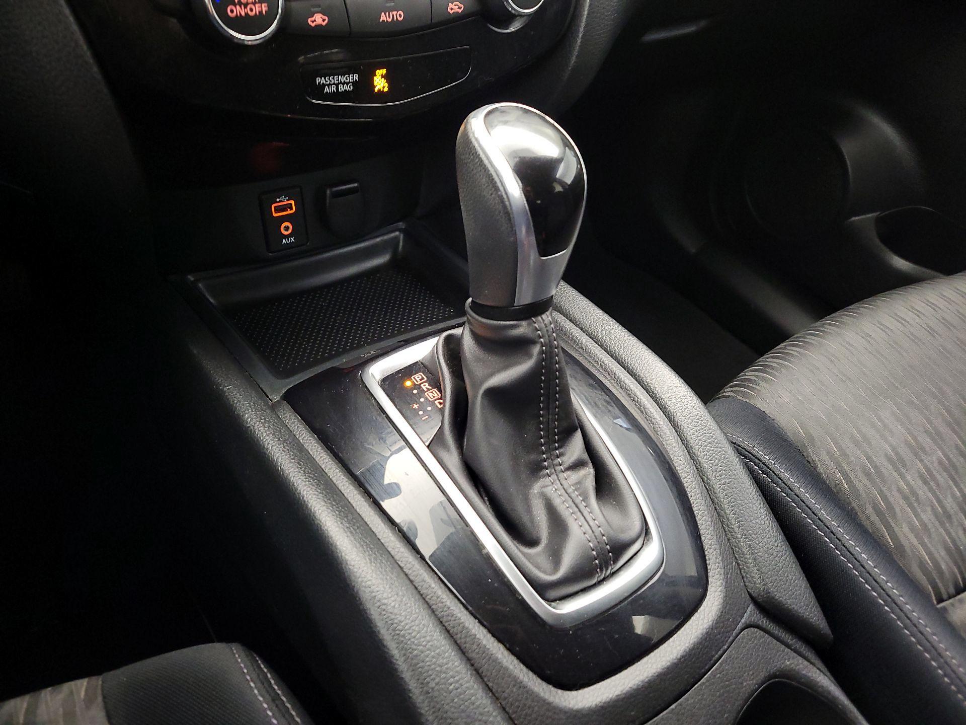 Thumbnail: 2017 Nissan Rogue - 17