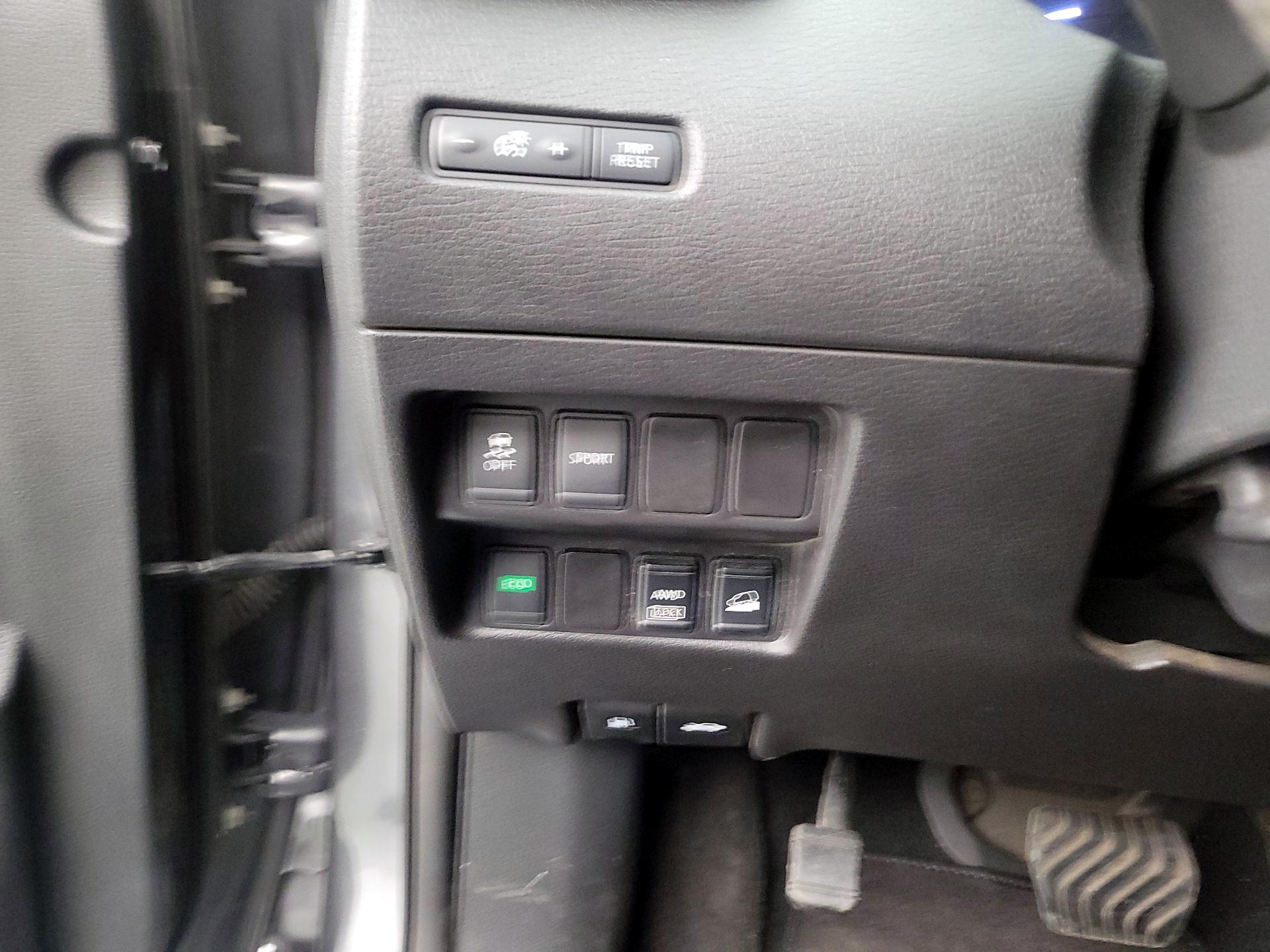 Thumbnail: 2015 Nissan Rogue - 13