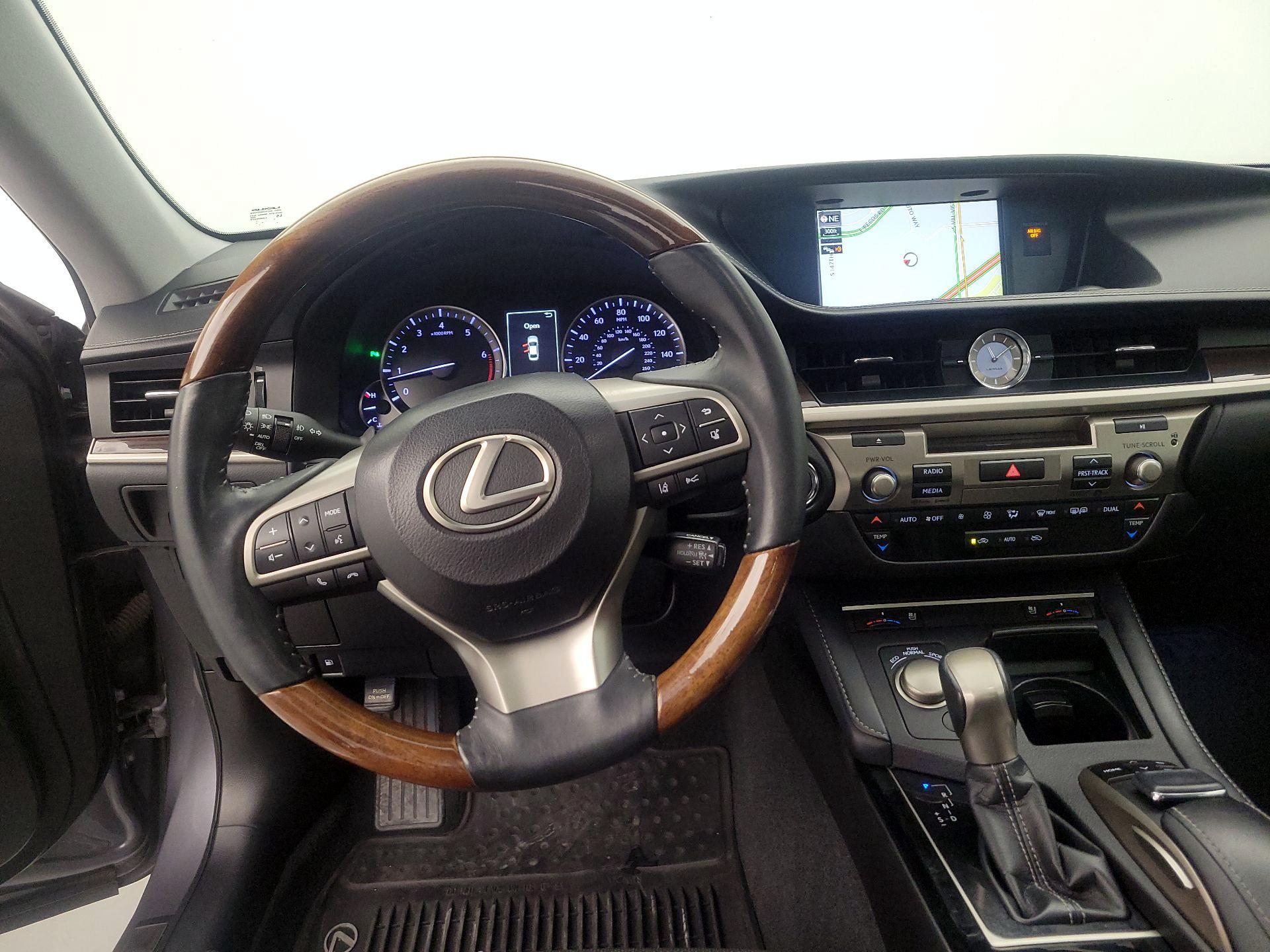 Thumbnail: 2018 Lexus ES - 10