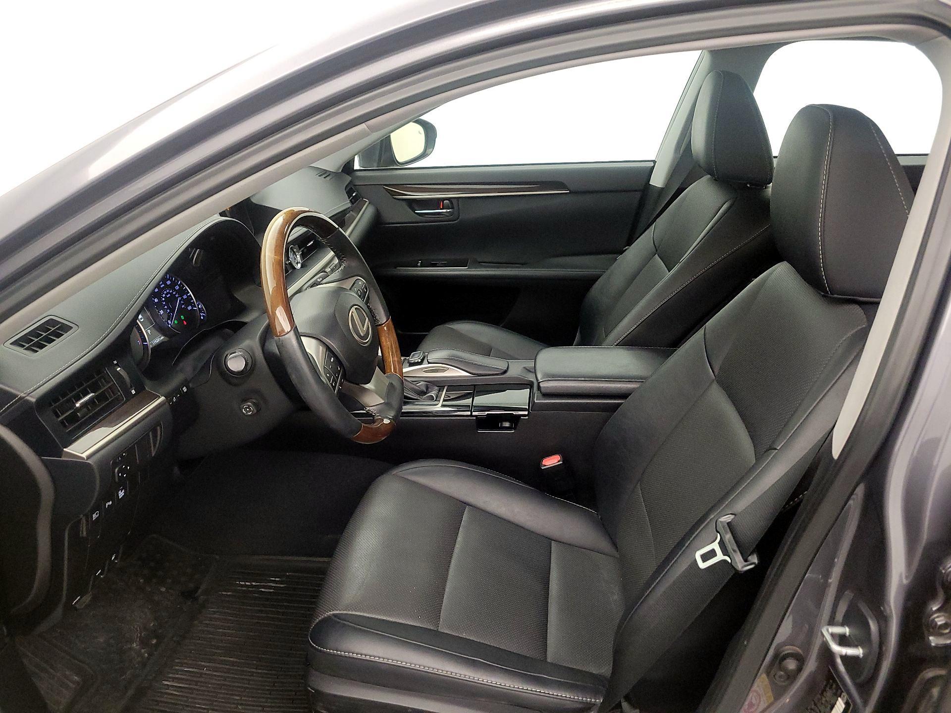 Thumbnail: 2018 Lexus ES - 11