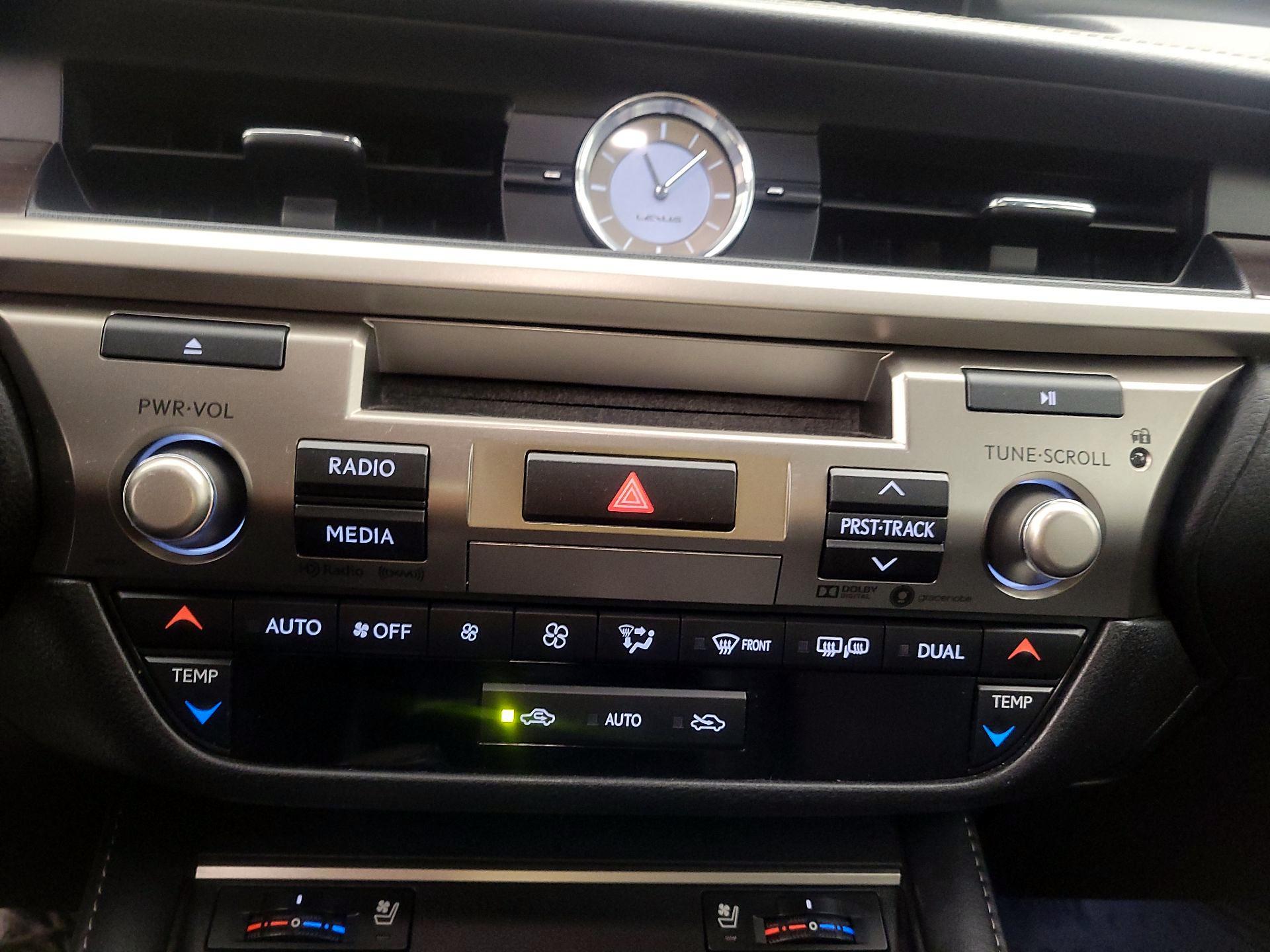 Thumbnail: 2018 Lexus ES - 15