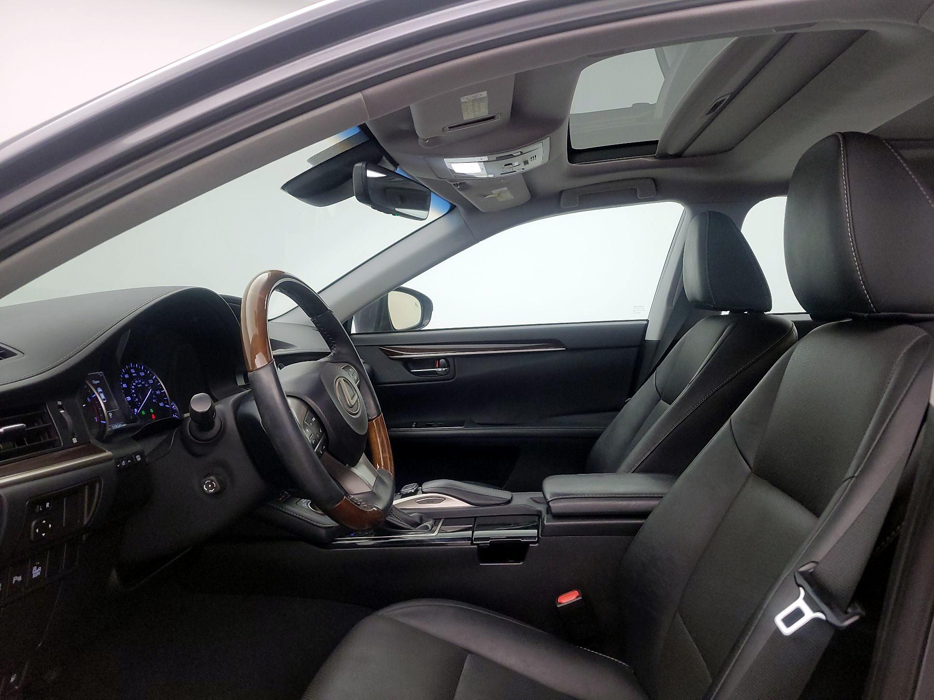 Thumbnail: 2018 Lexus ES - 19