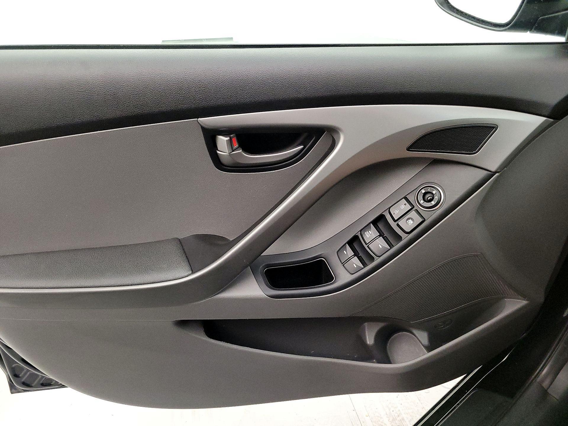 Thumbnail: 2015 Hyundai Elantra - 12