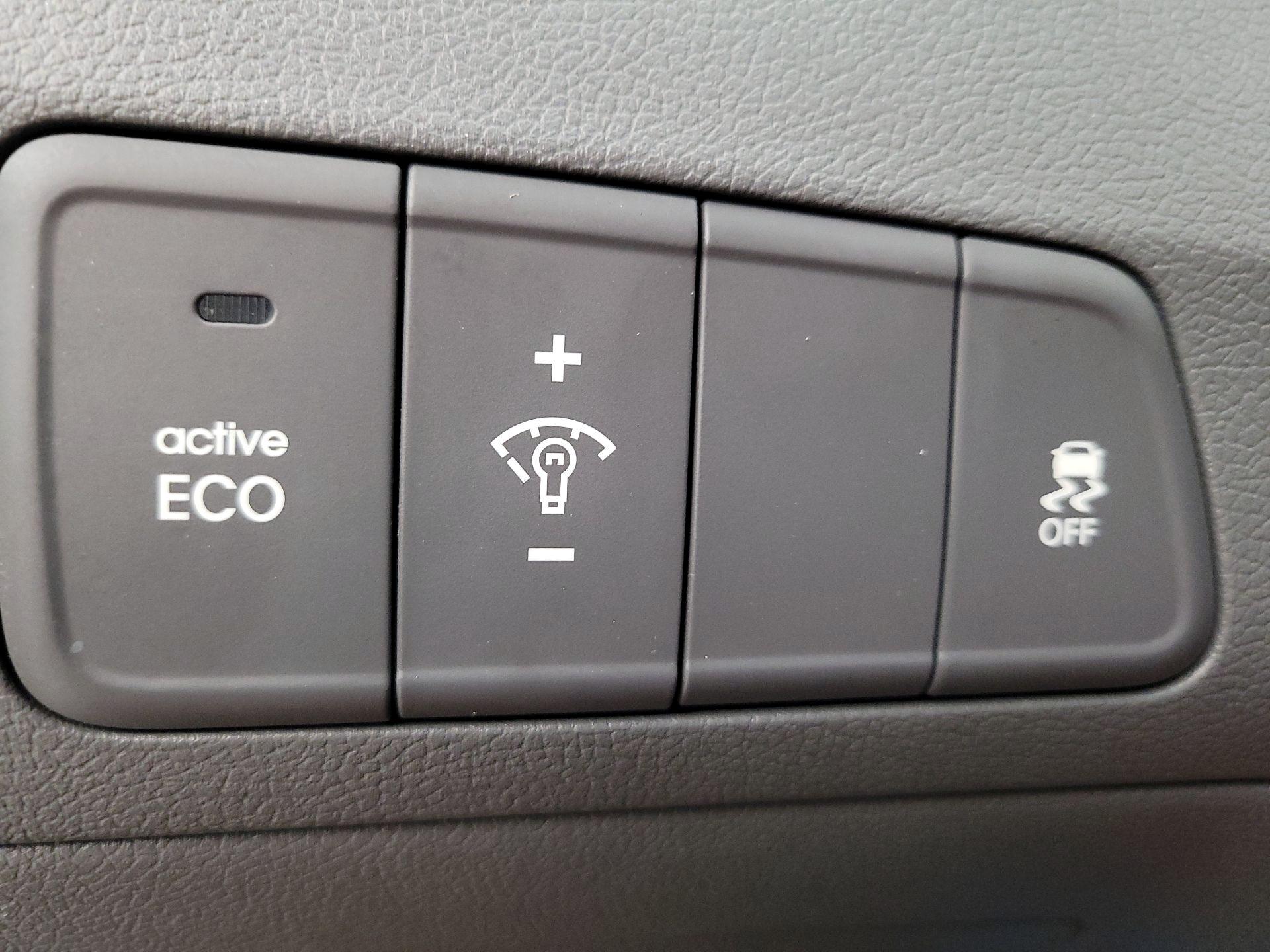 Thumbnail: 2015 Hyundai Elantra - 13