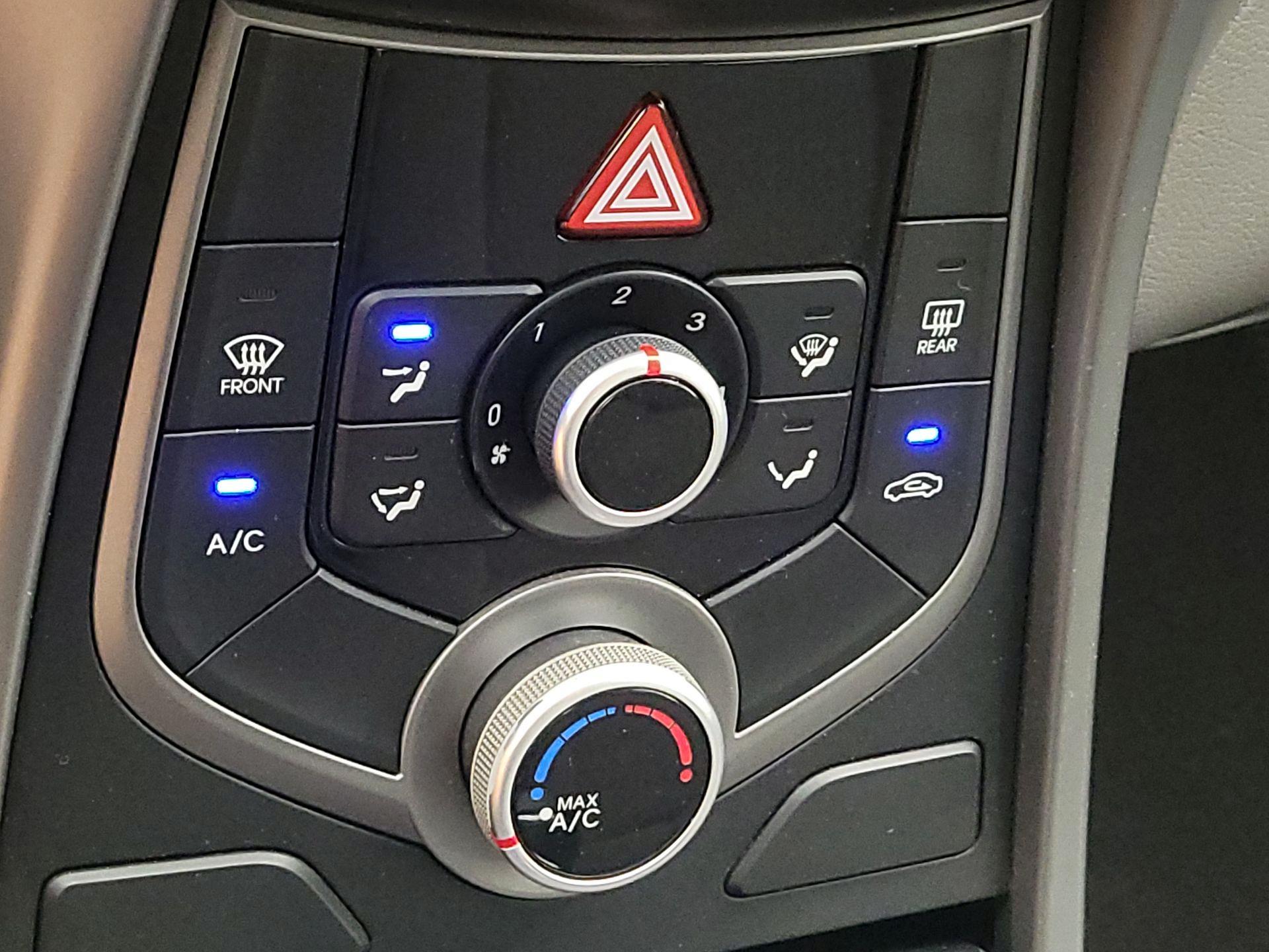 Thumbnail: 2015 Hyundai Elantra - 15