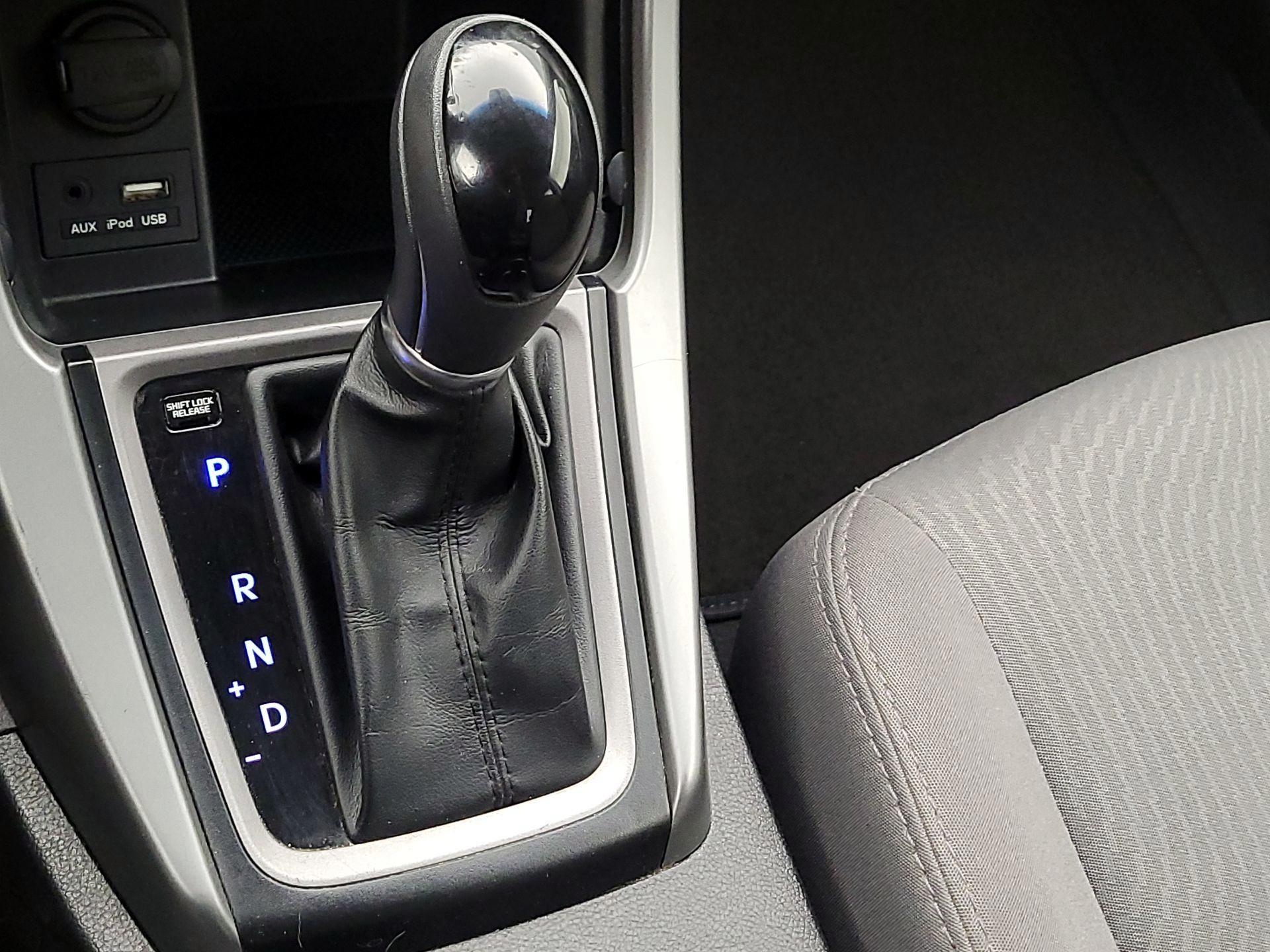 Thumbnail: 2015 Hyundai Elantra - 16