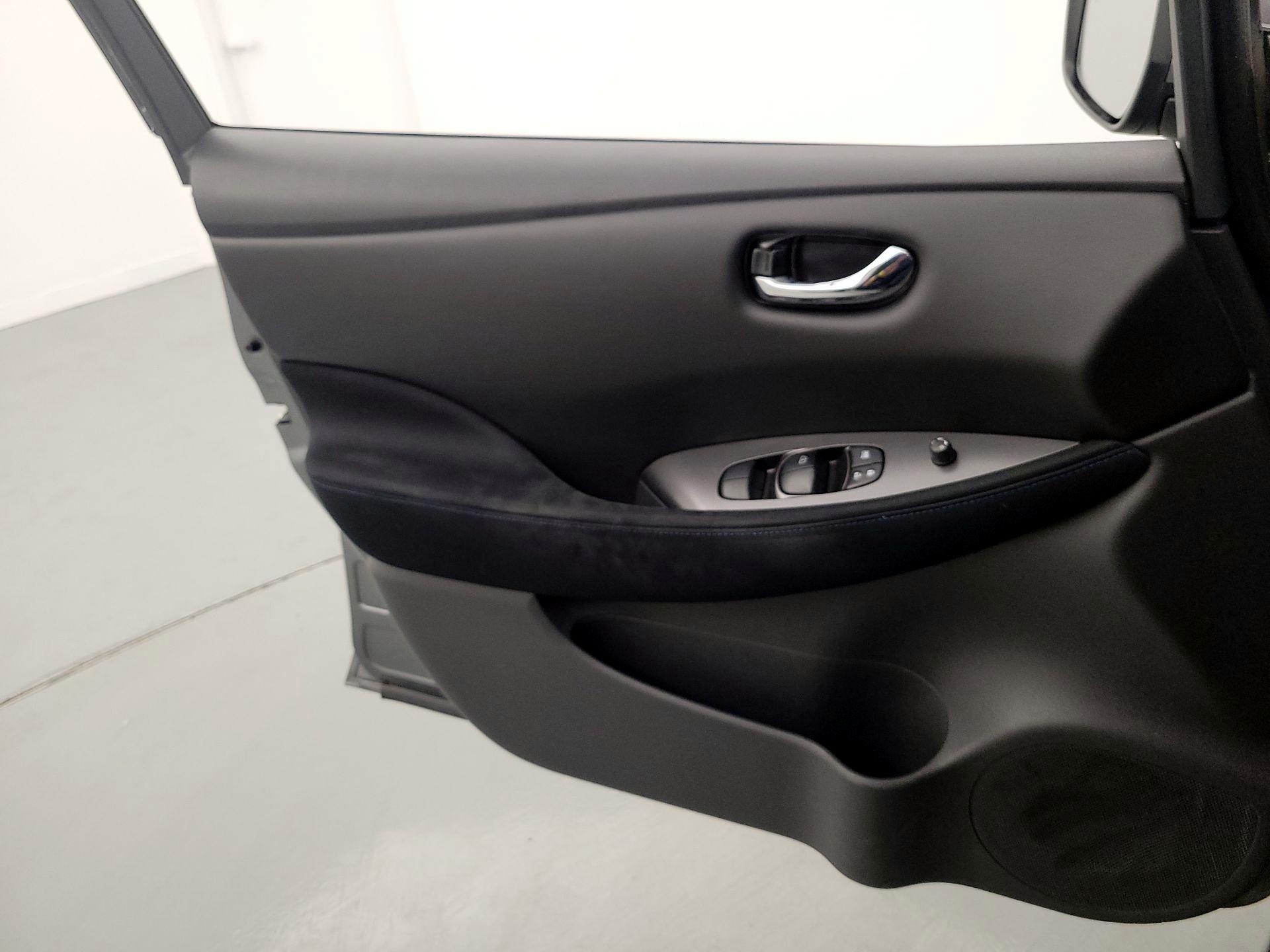 Thumbnail: 2019 Nissan Leaf - 12