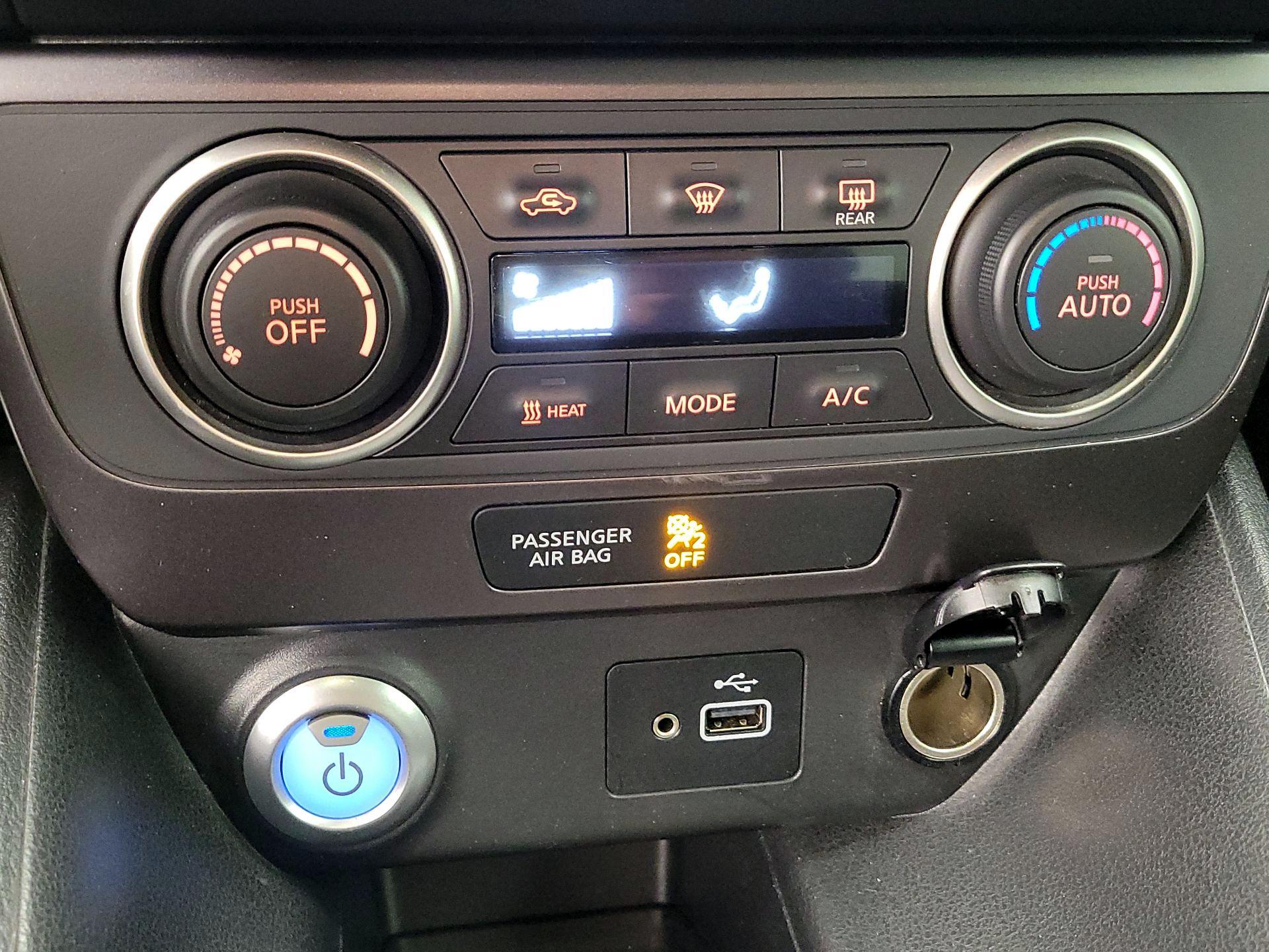 Thumbnail: 2019 Nissan Leaf - 16