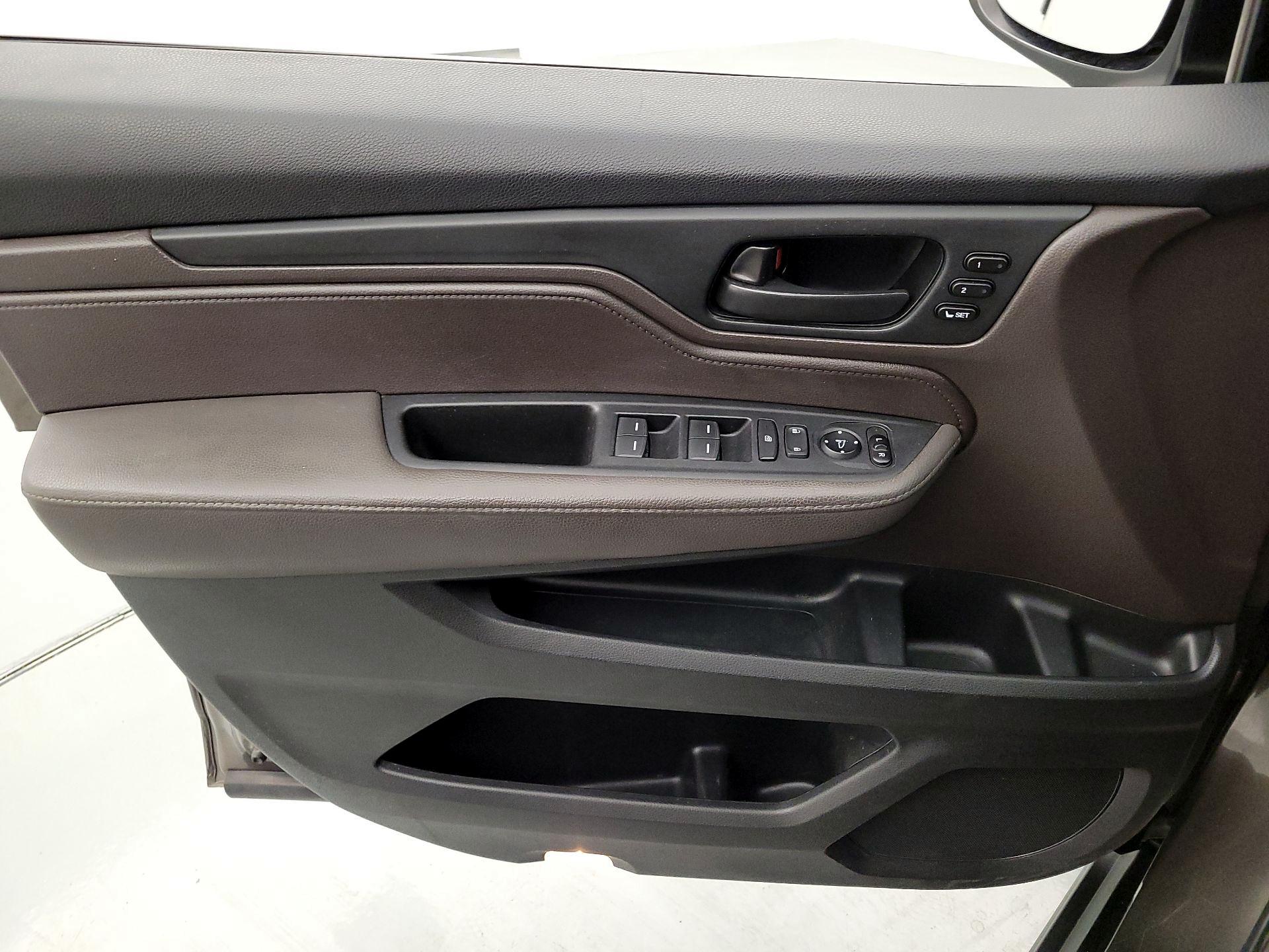 Thumbnail: 2019 Honda Odyssey - 12