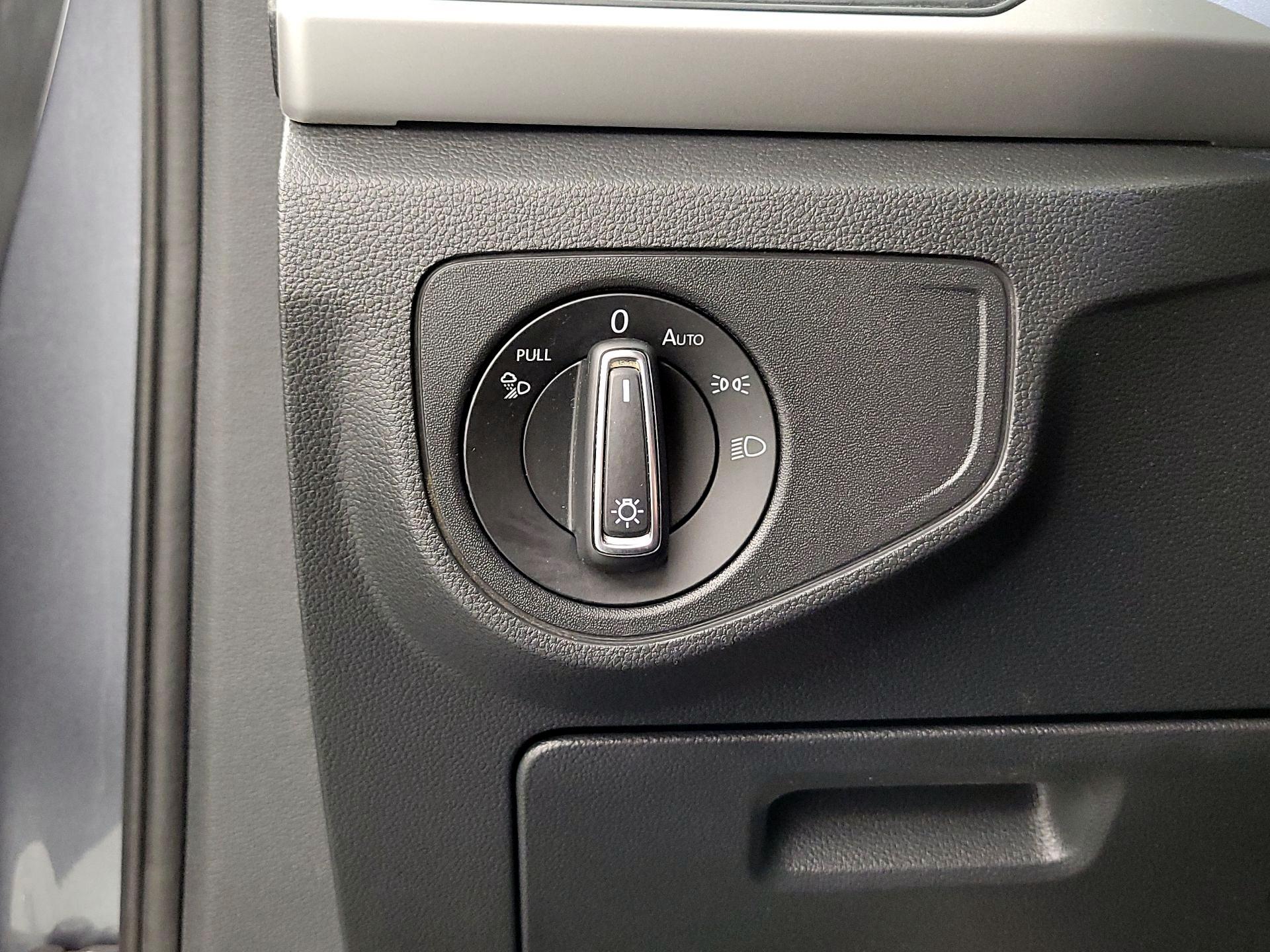 Thumbnail: 2021 Volkswagen Atlas - 13