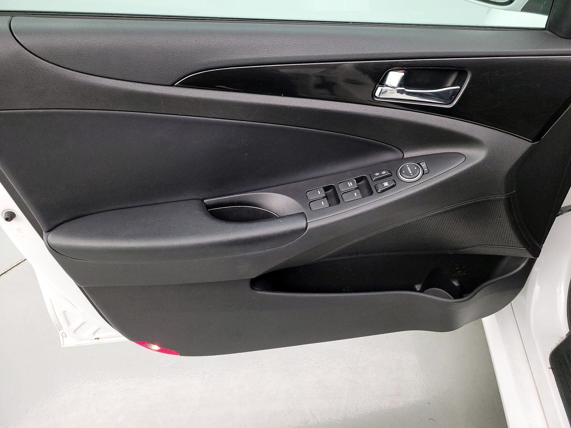 Thumbnail: 2014 Hyundai Sonata - 12