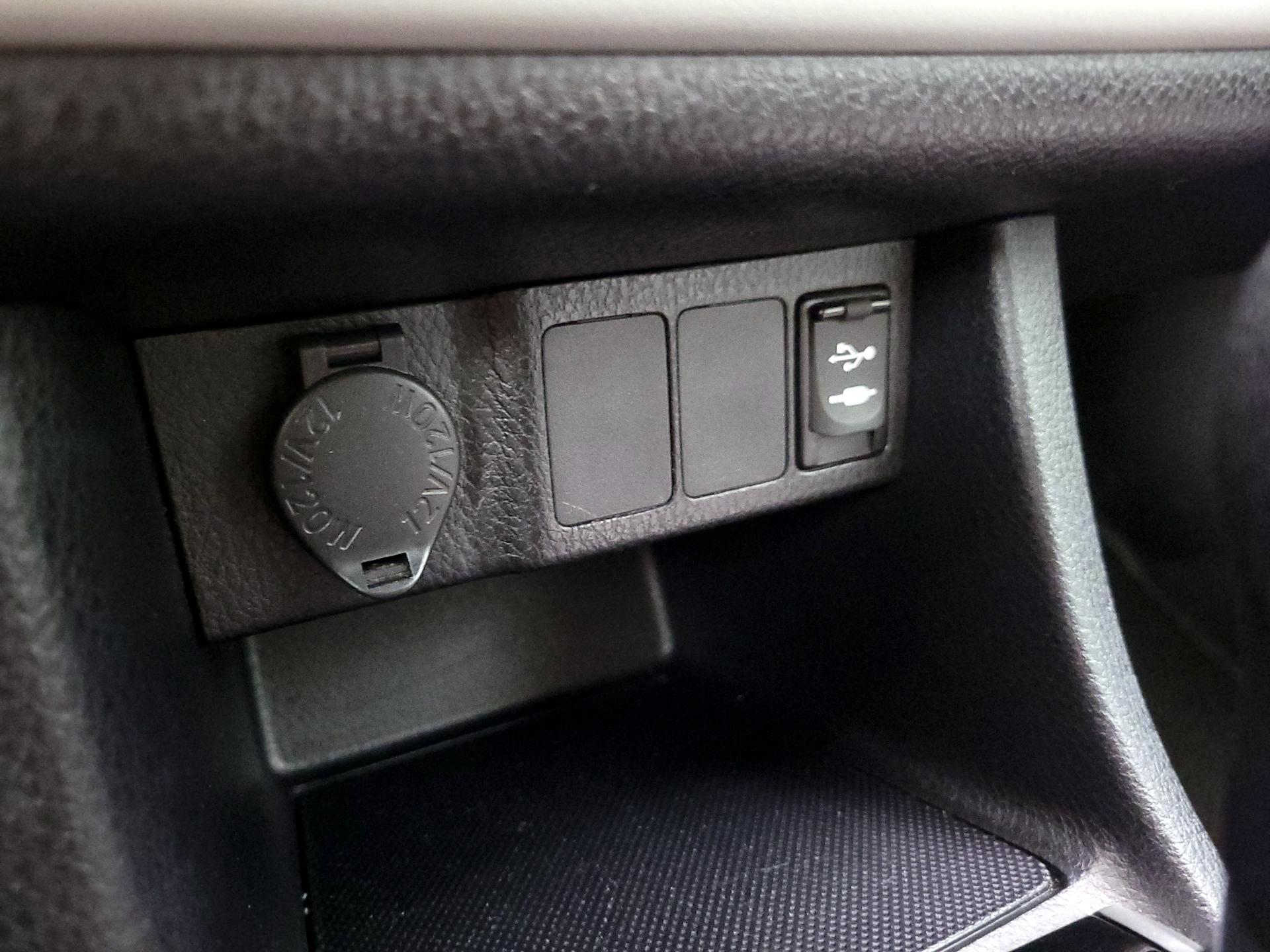 Thumbnail: 2018 Toyota Corolla - 18