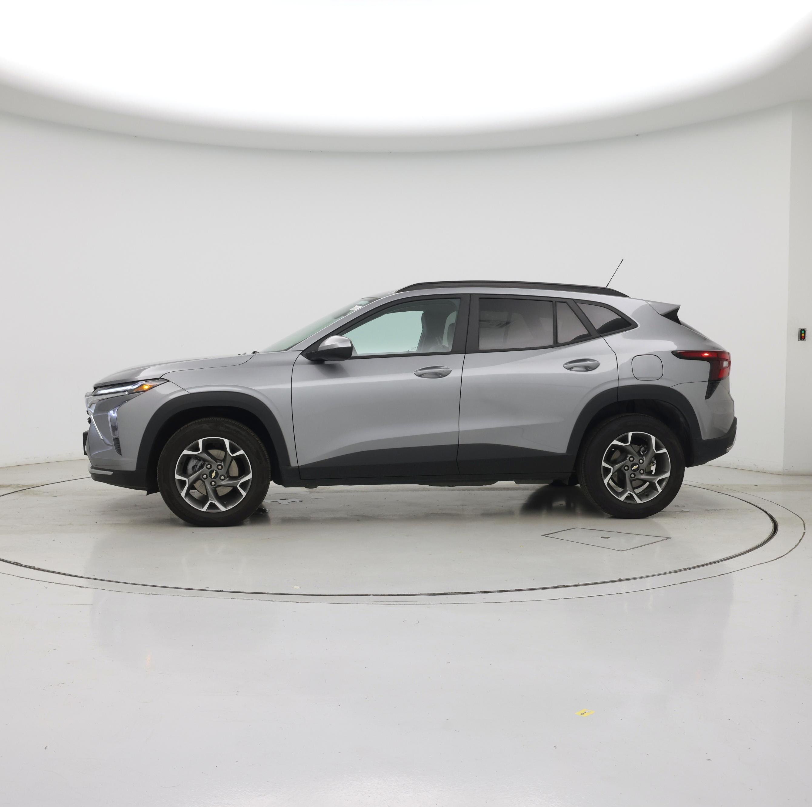 Thumbnail: 2025 Chevrolet Trax - 3