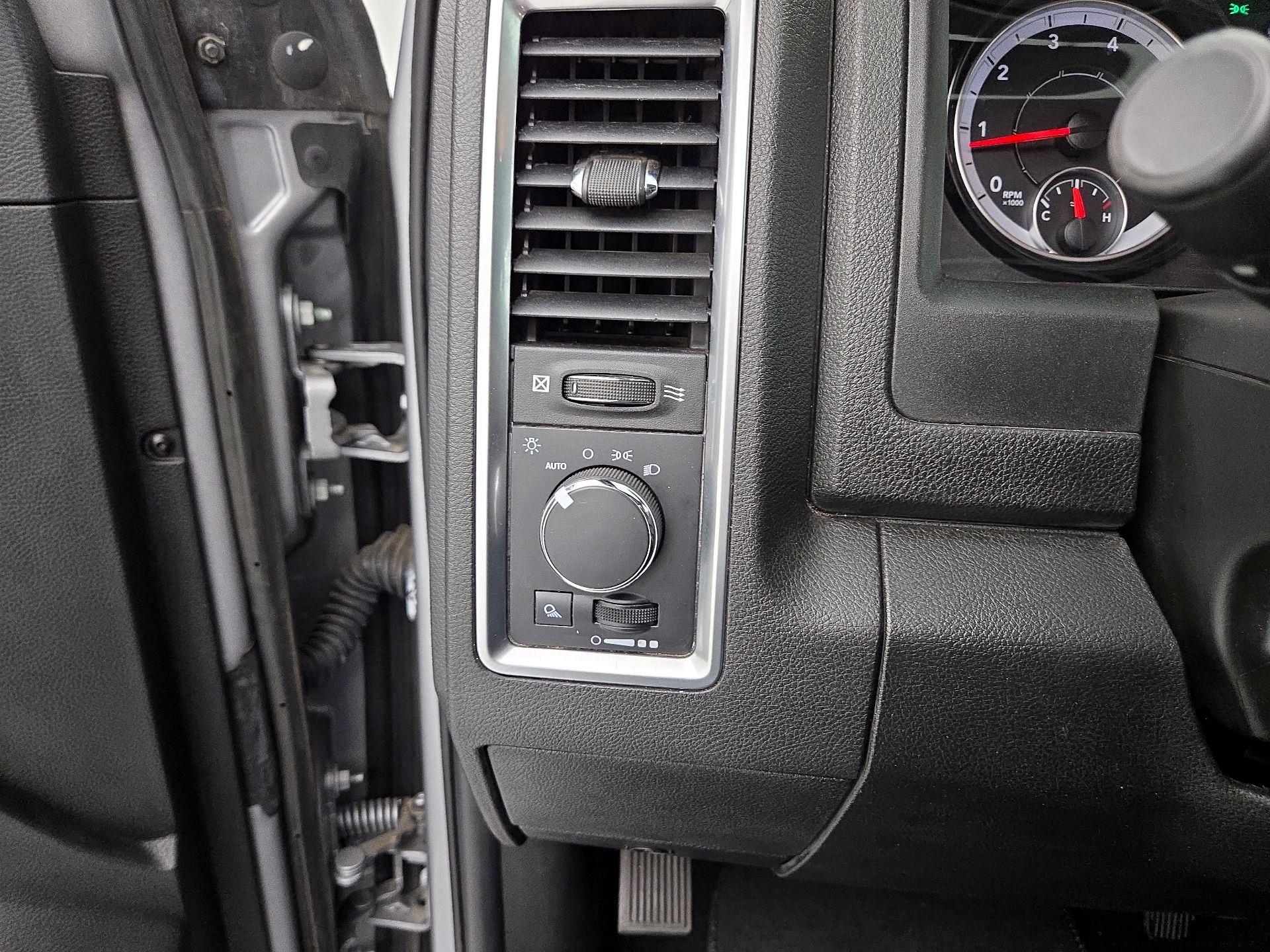 Thumbnail: 2022 RAM 1500 Classic - 13