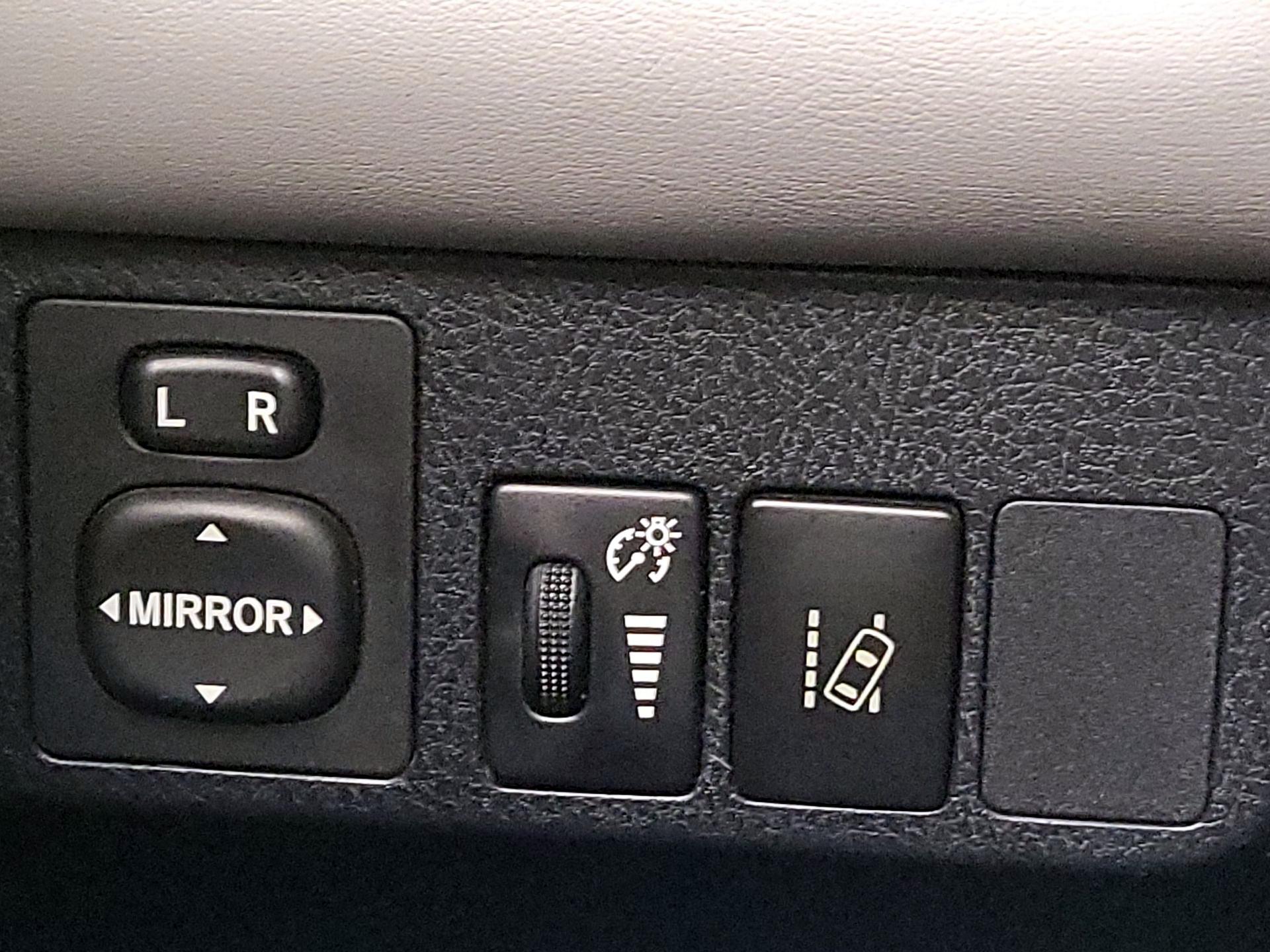 Thumbnail: 2018 Toyota RAV4 - 13