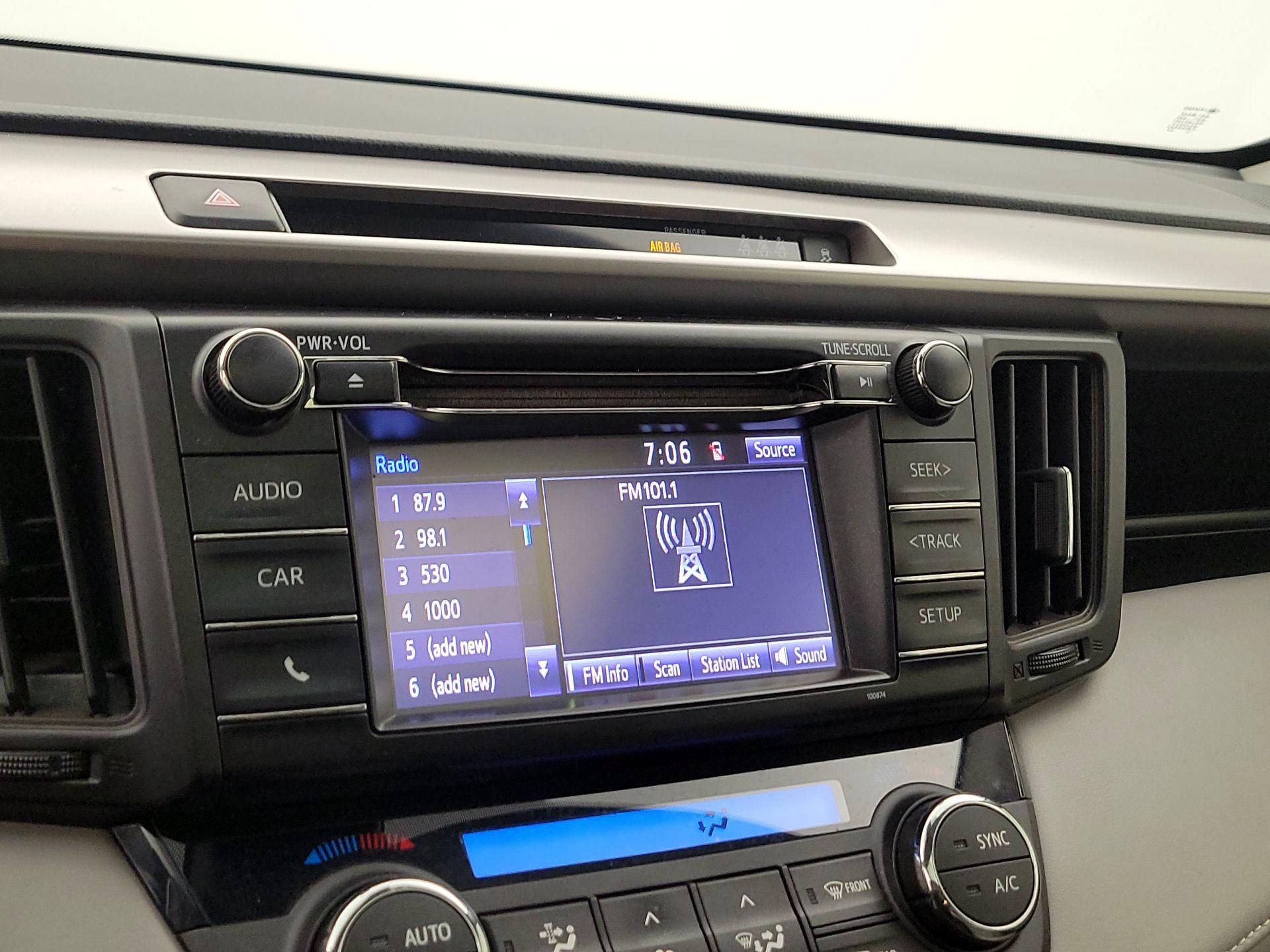 Thumbnail: 2018 Toyota RAV4 - 15