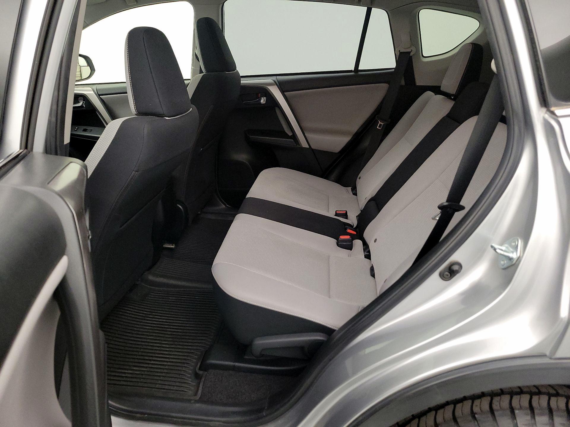 Thumbnail: 2018 Toyota RAV4 - 20