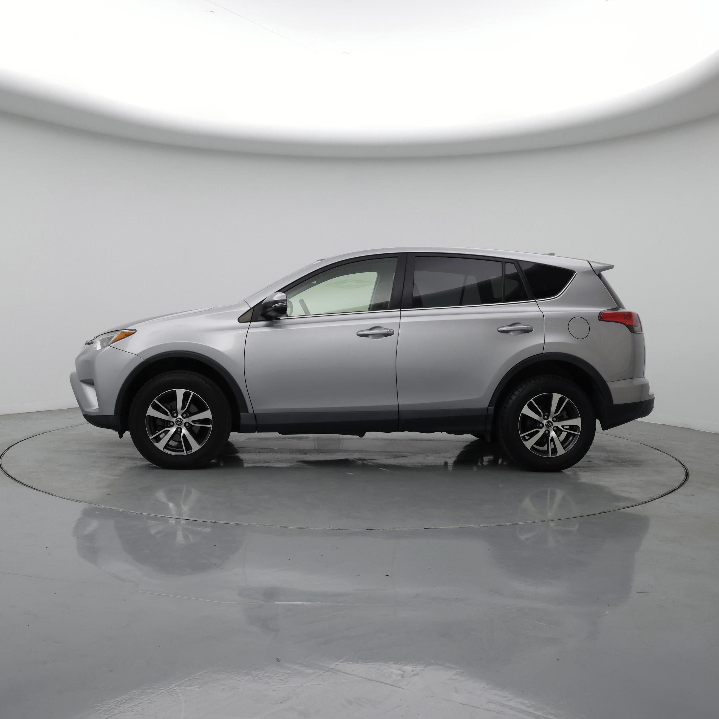 Thumbnail: 2018 Toyota RAV4 - 3