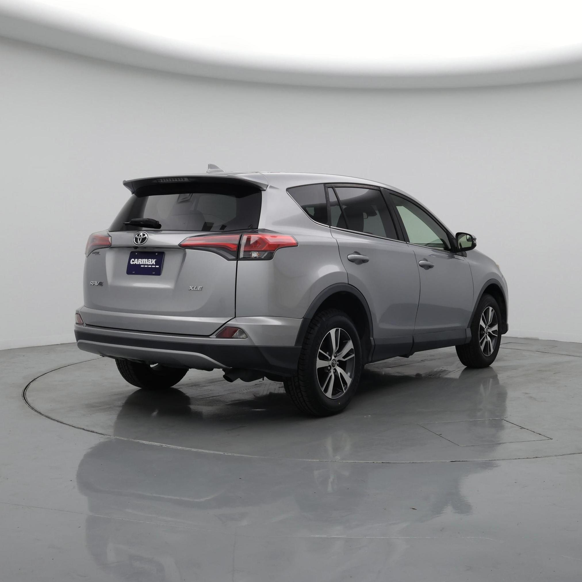 Thumbnail: 2018 Toyota RAV4 - 8