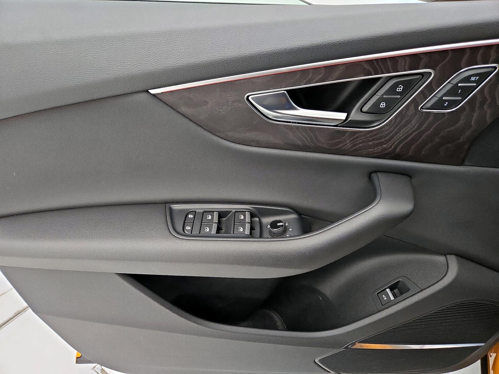 Thumbnail: 2020 Audi Q8 - 12