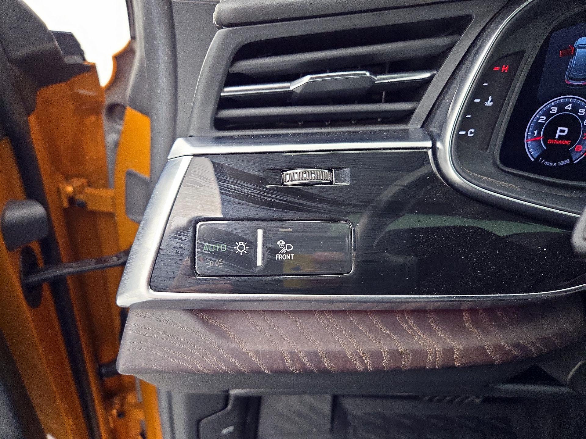 Thumbnail: 2020 Audi Q8 - 13