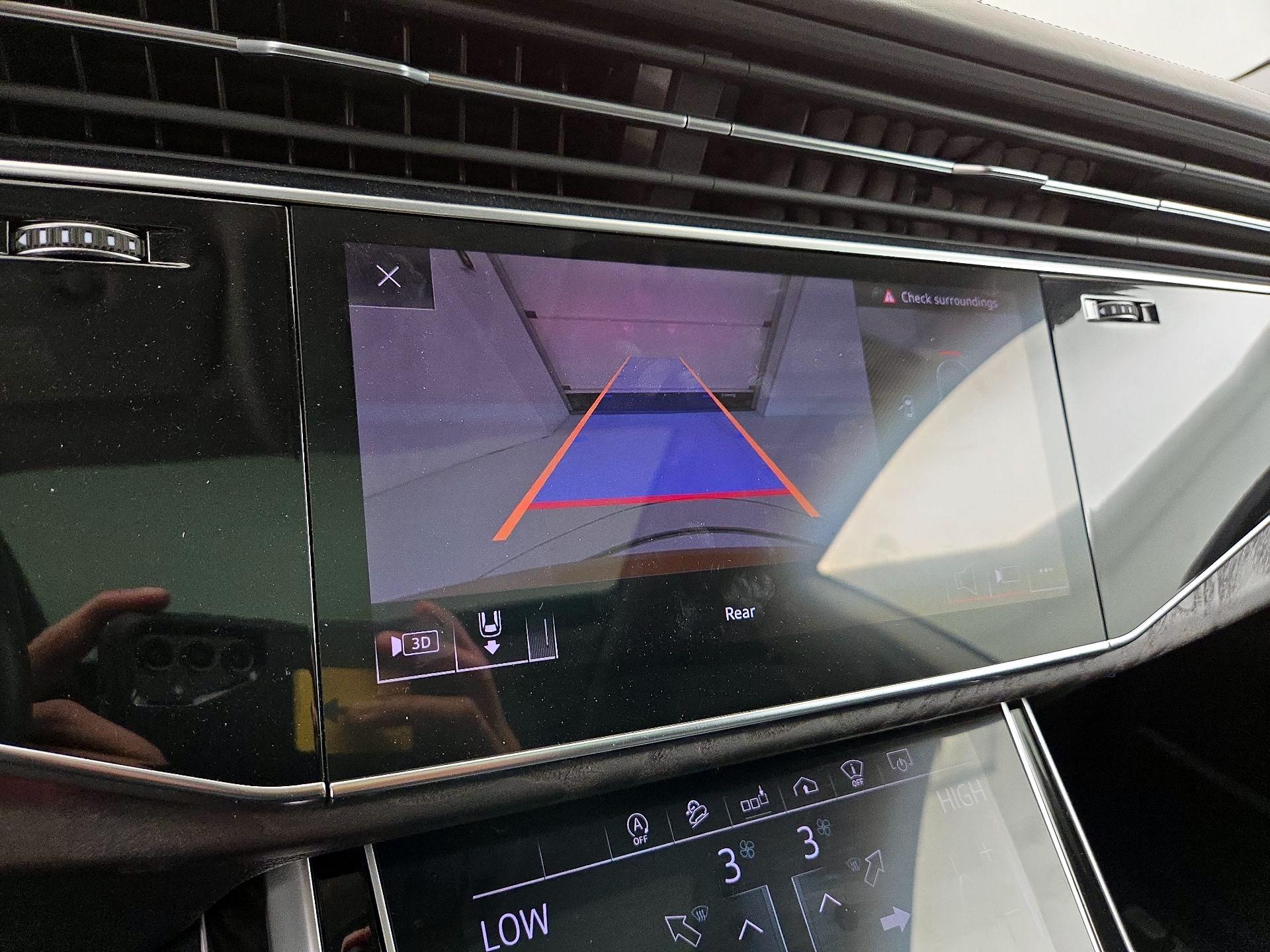 Thumbnail: 2020 Audi Q8 - 15