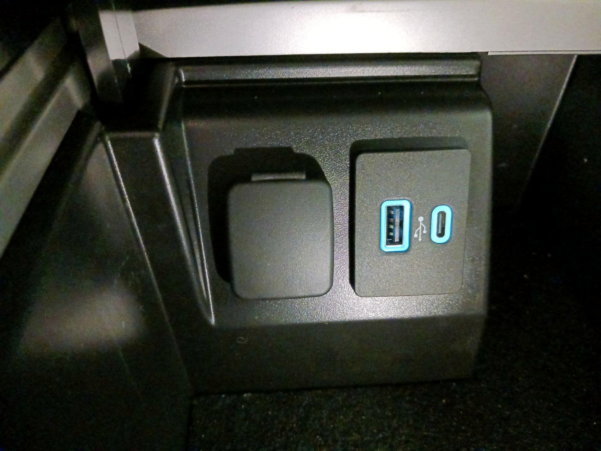 Thumbnail: 2022 Ford Explorer - 19