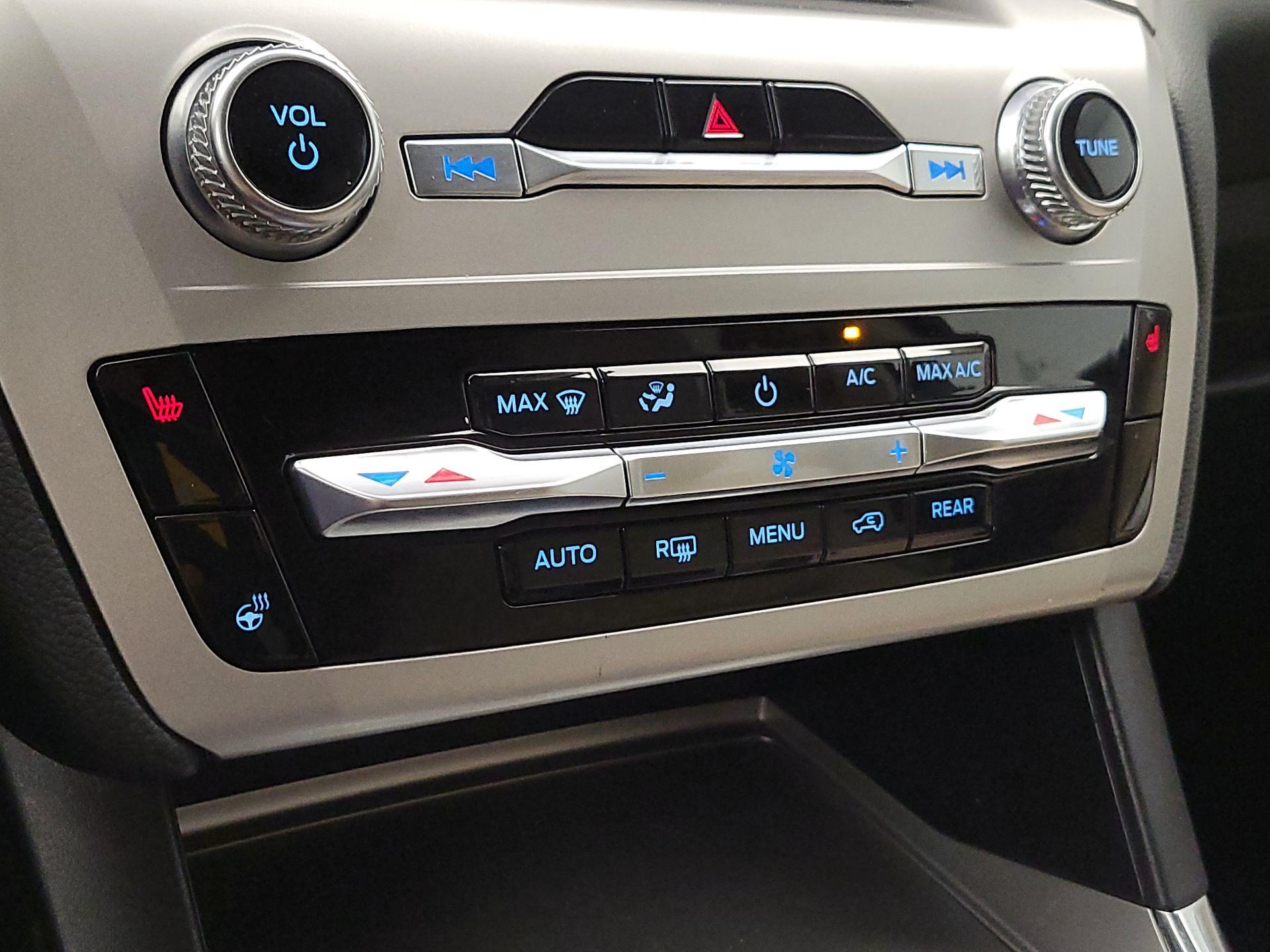 Thumbnail: 2022 Ford Explorer - 16