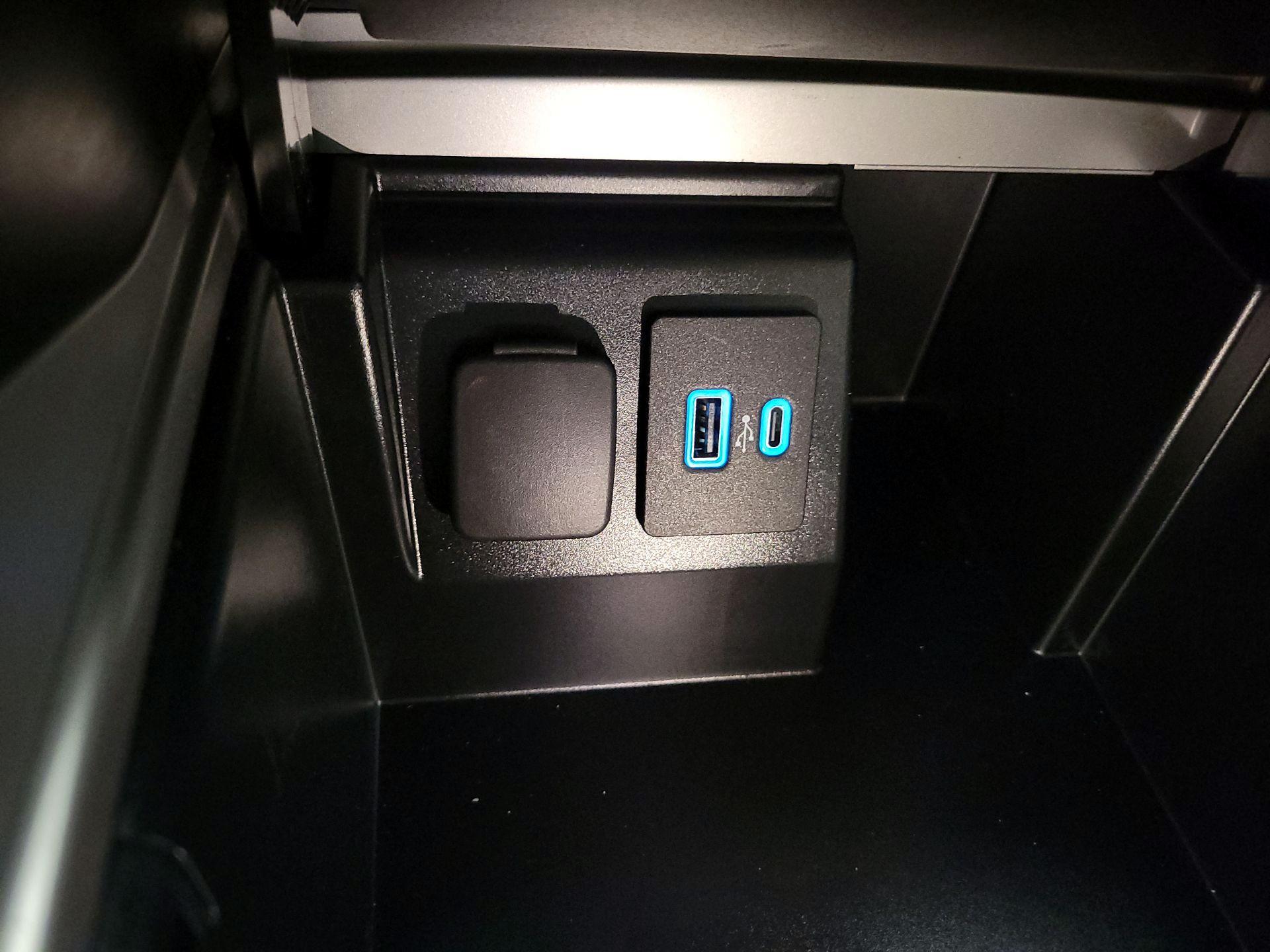 Thumbnail: 2022 Ford Explorer - 18