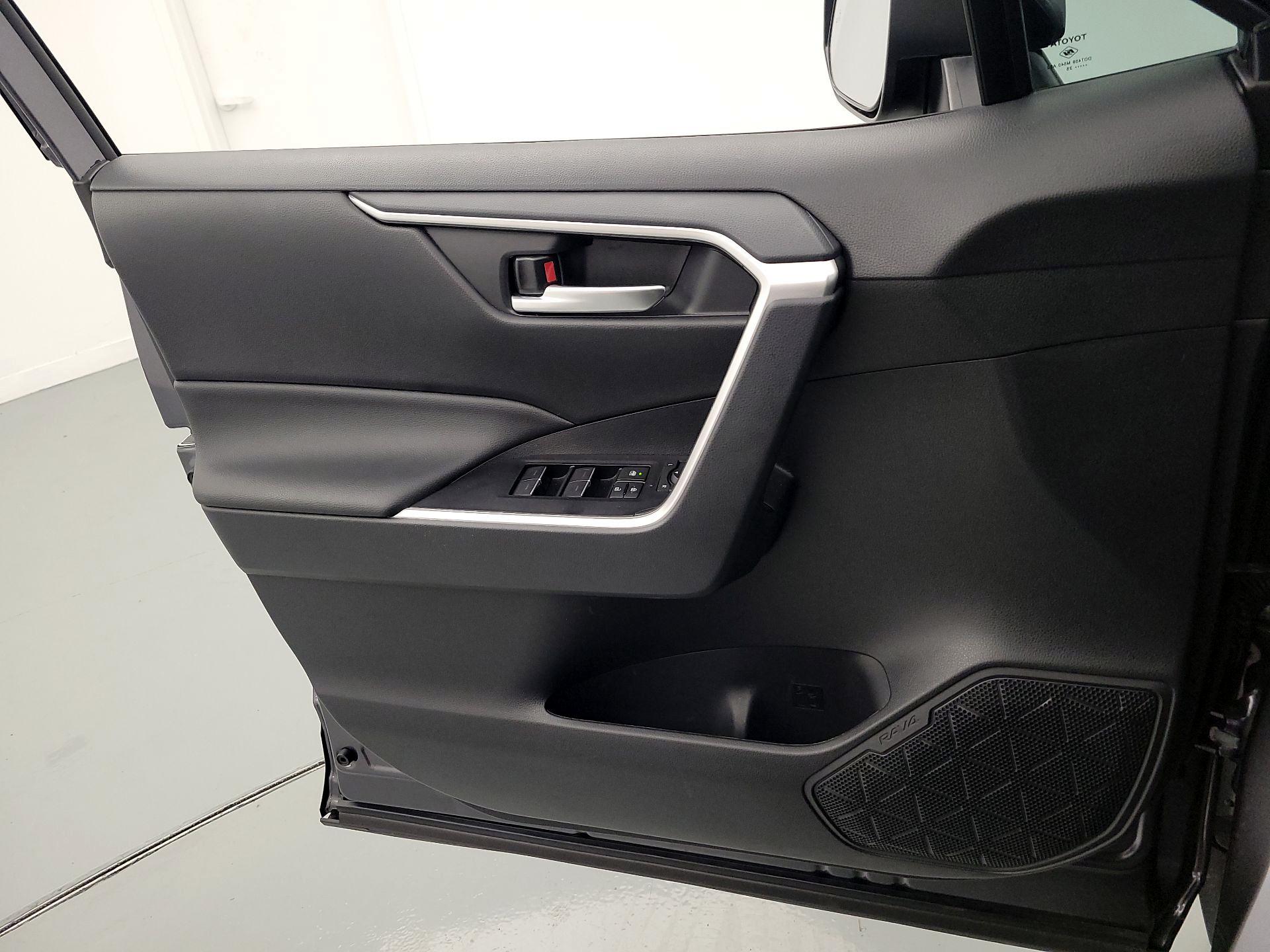 Thumbnail: 2025 Toyota RAV4 - 12