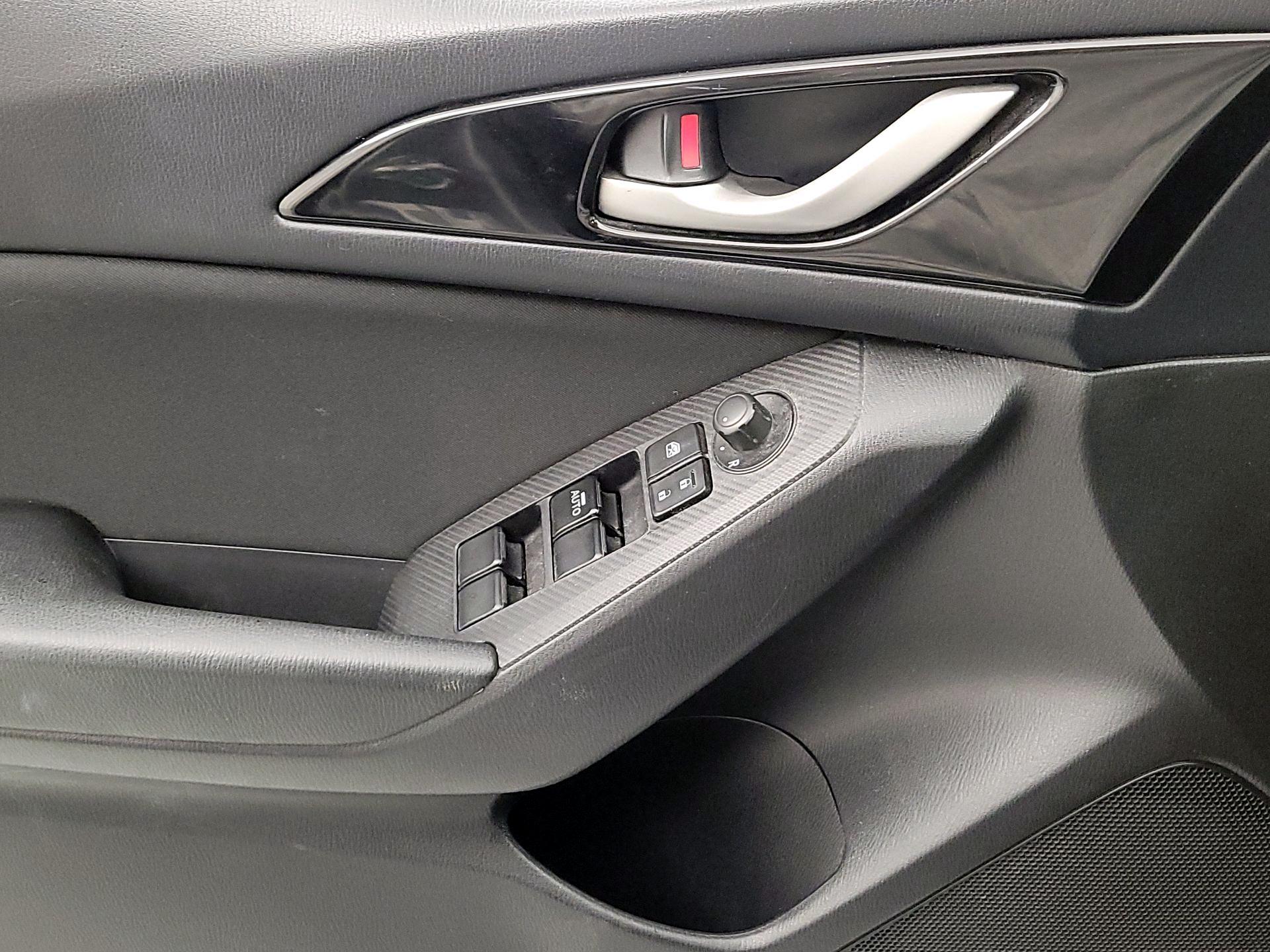 Thumbnail: 2016 Mazda Mazda3 - 12