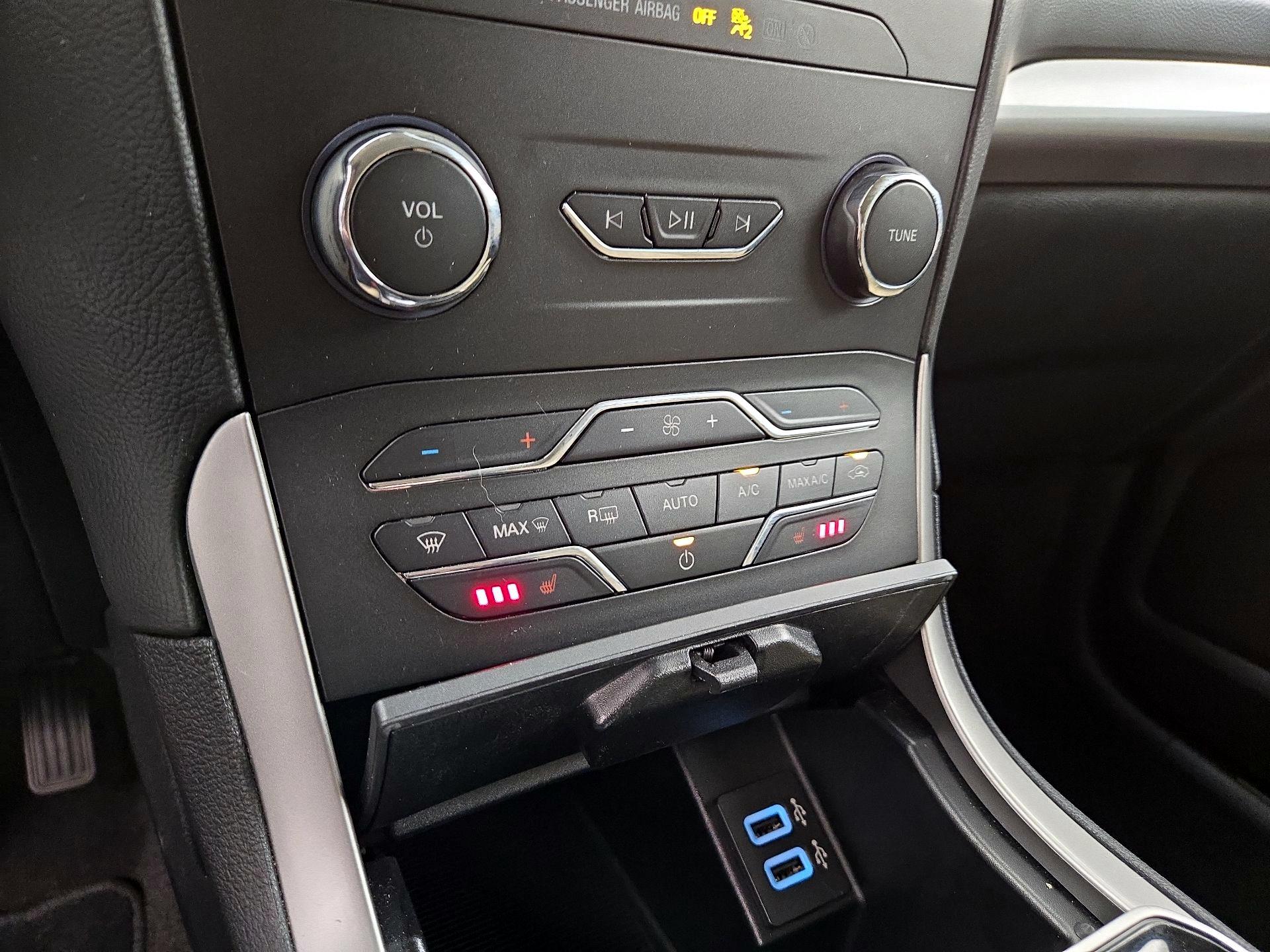 Thumbnail: 2020 Ford Edge - 17