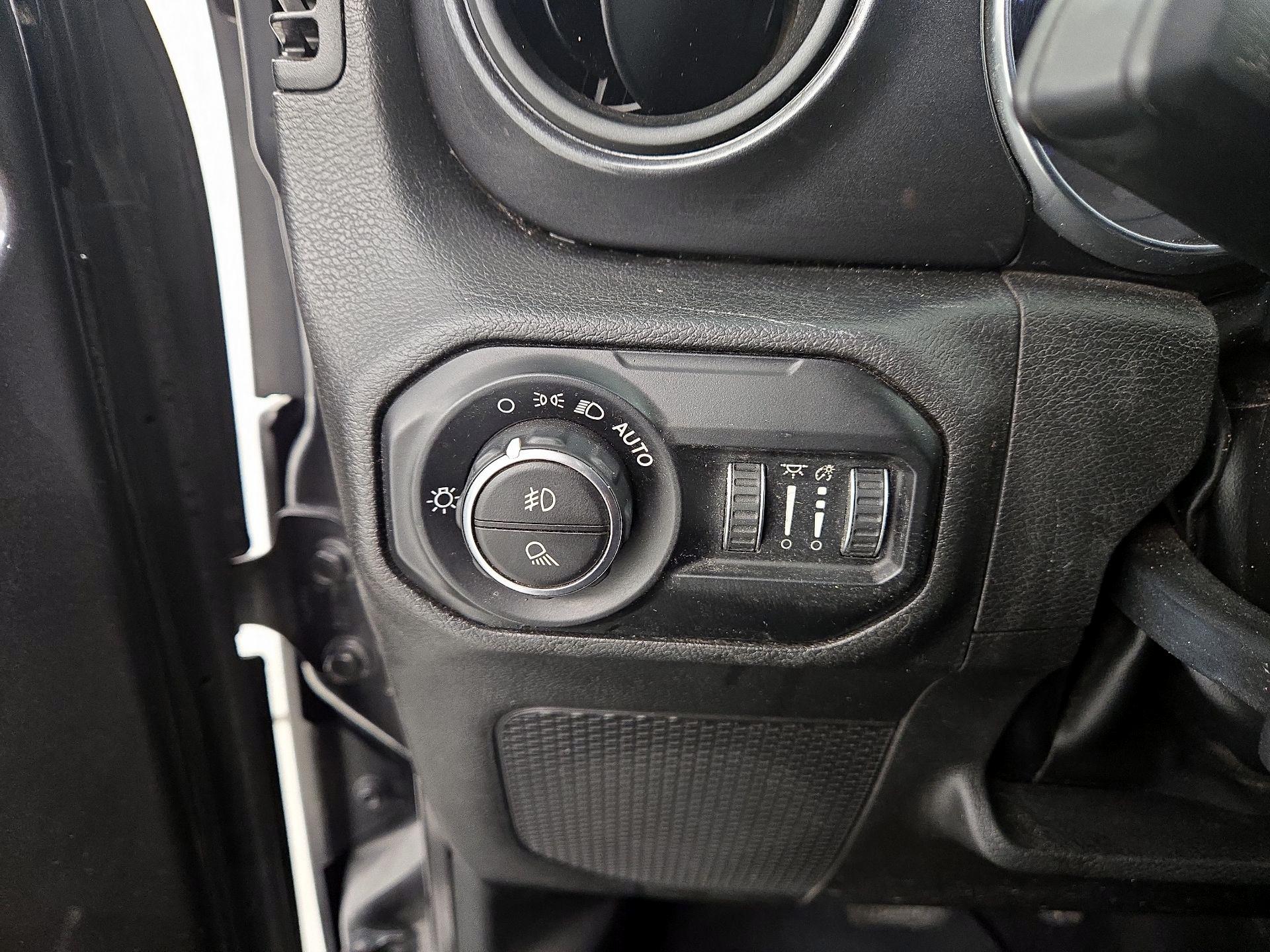 Thumbnail: 2022 Jeep Gladiator - 13