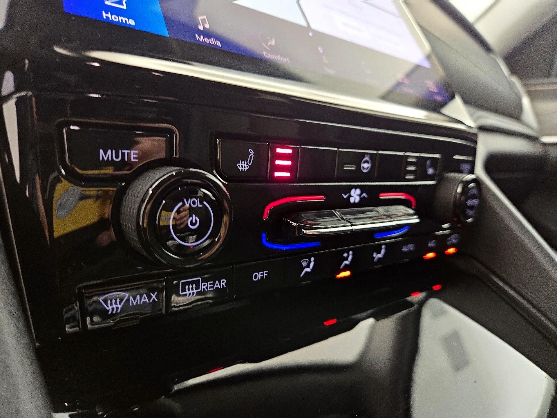 Thumbnail: 2024 Jeep Grand Cherokee L - 17