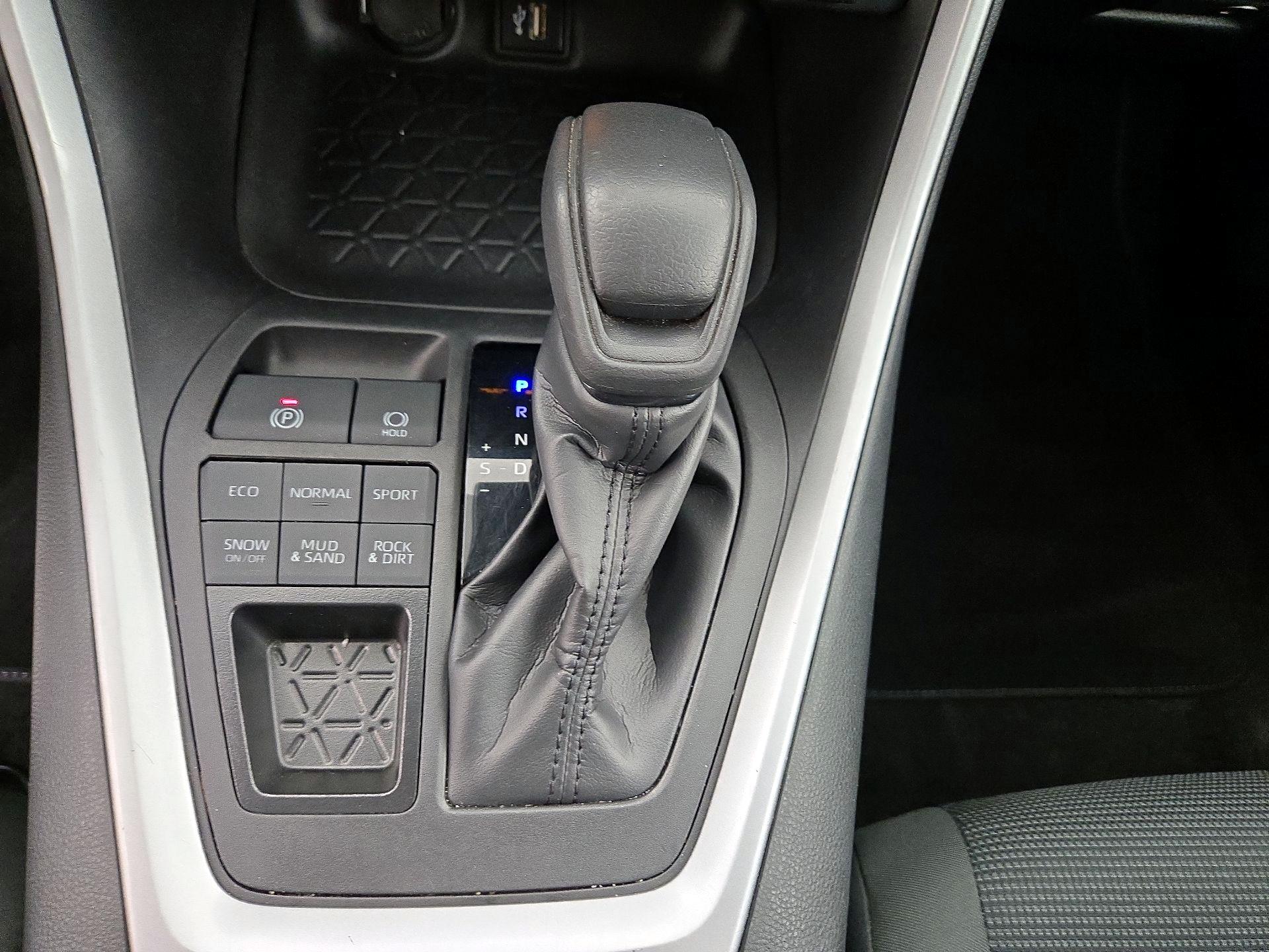 Thumbnail: 2024 Toyota RAV4 - 17