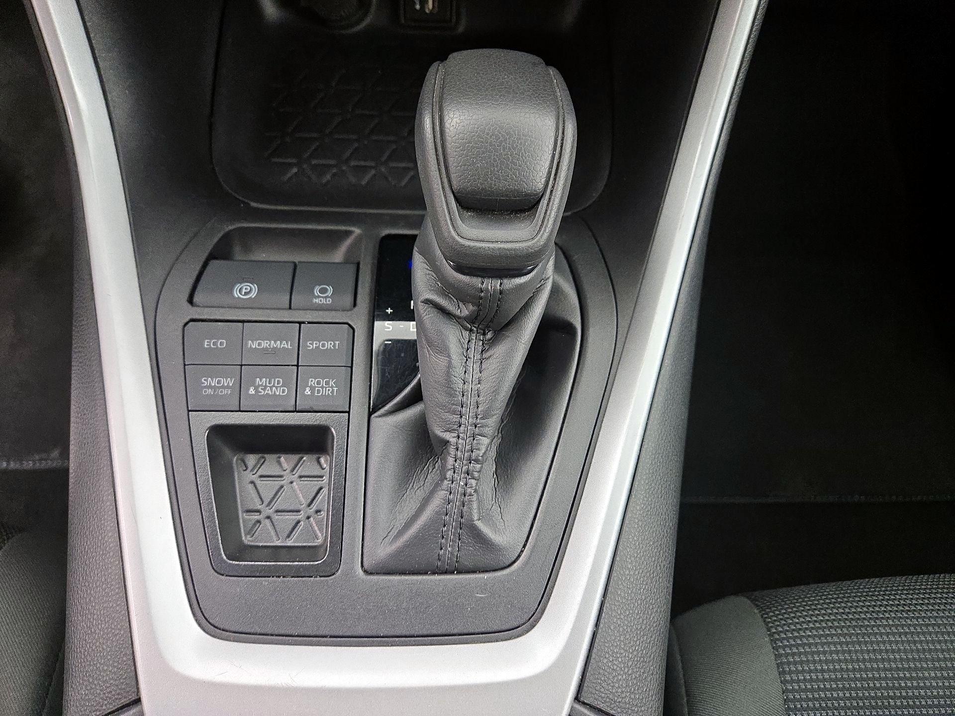 Thumbnail: 2024 Toyota RAV4 - 17