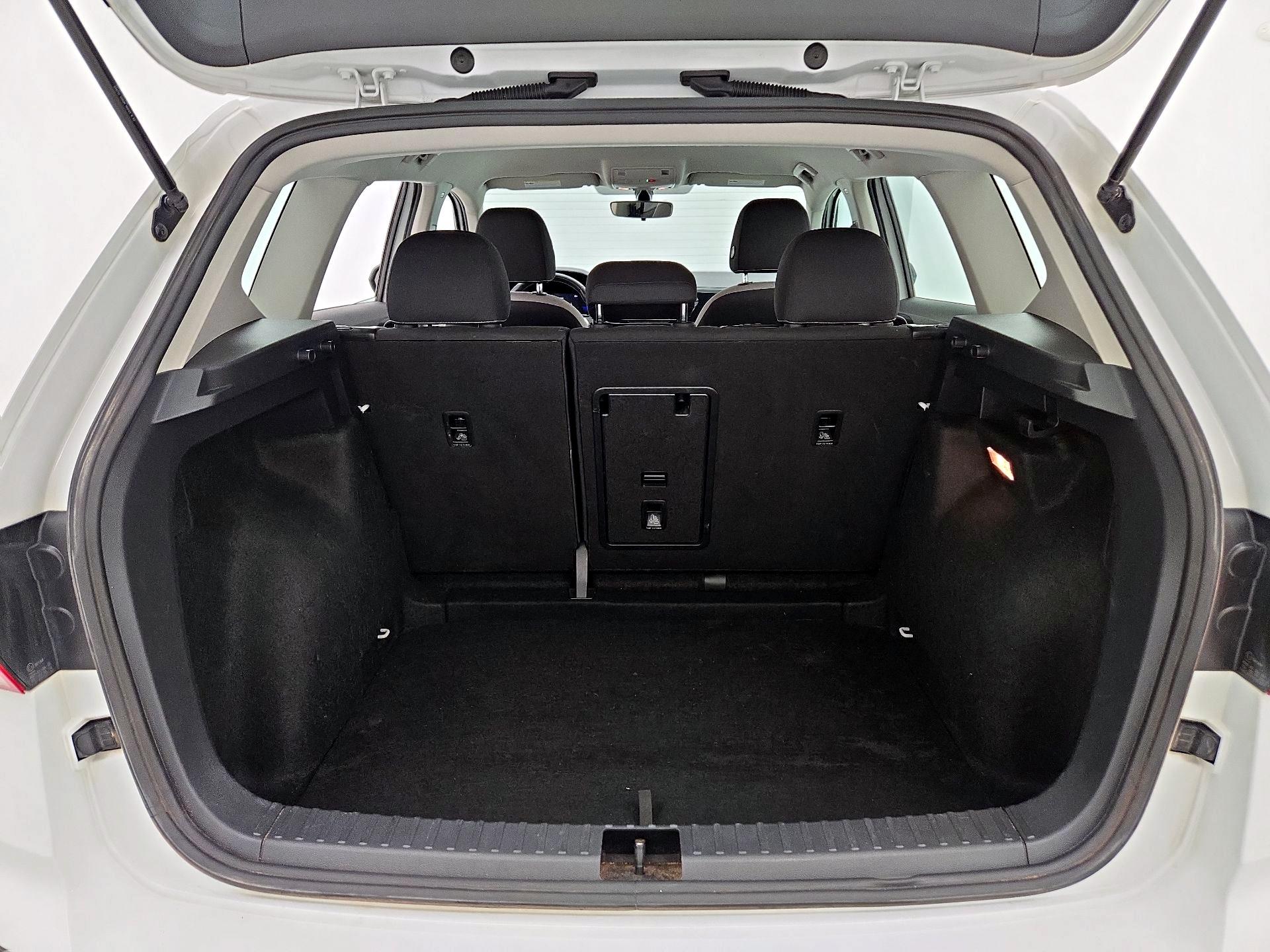 Thumbnail: 2023 Volkswagen Taos - 20