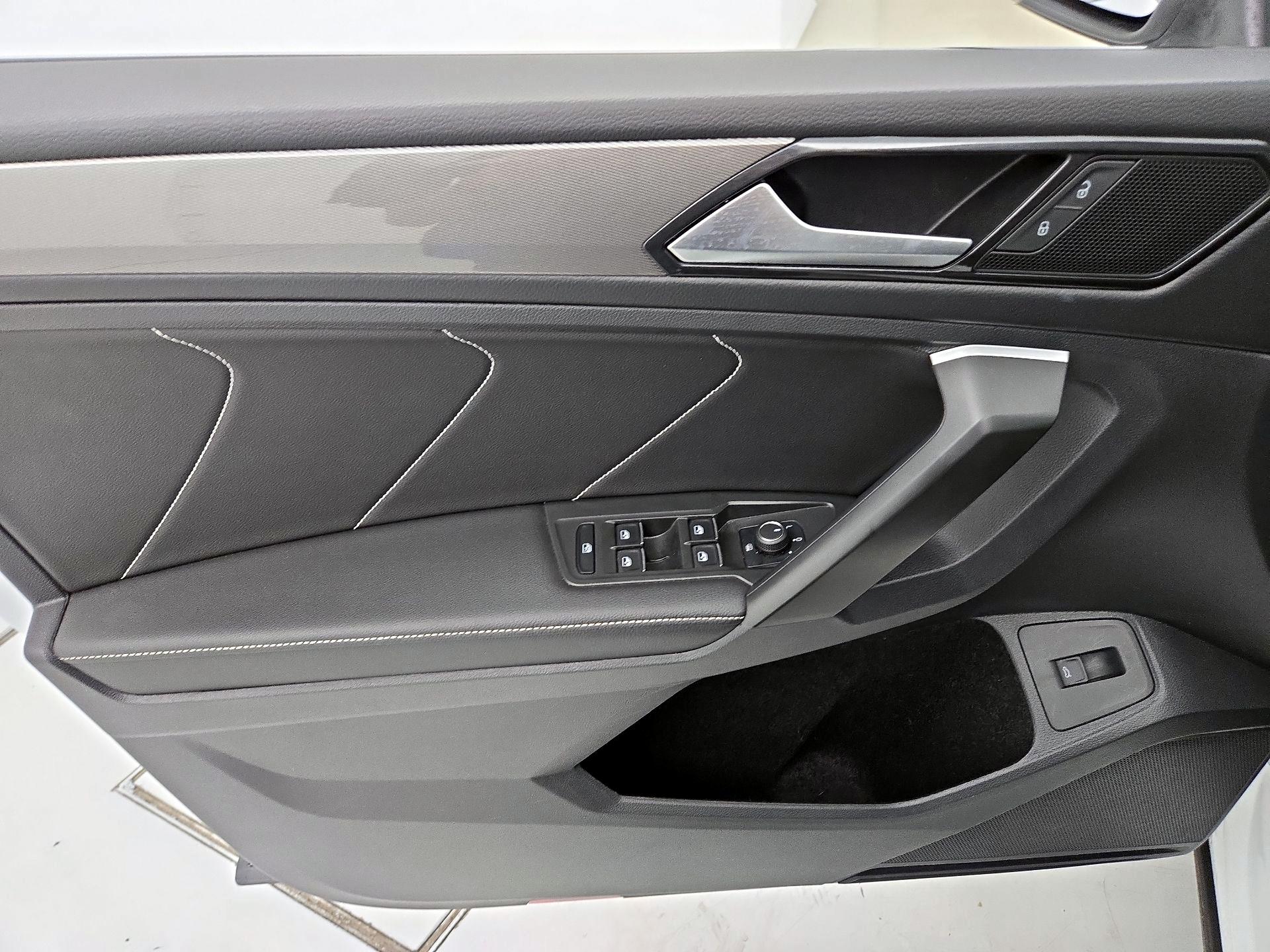 Thumbnail: 2024 Volkswagen Tiguan - 12