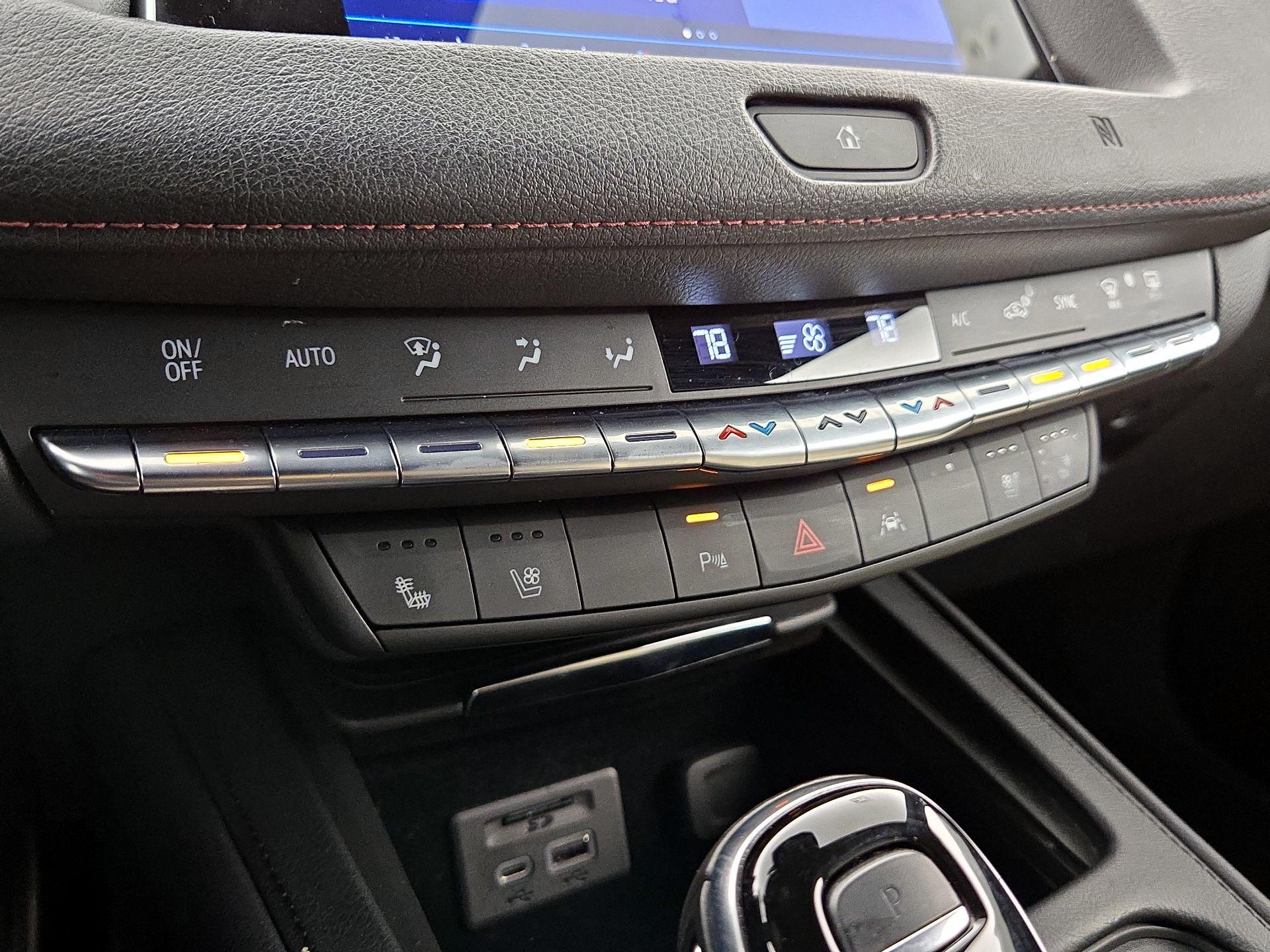 Thumbnail: 2021 Cadillac XT4 - 16