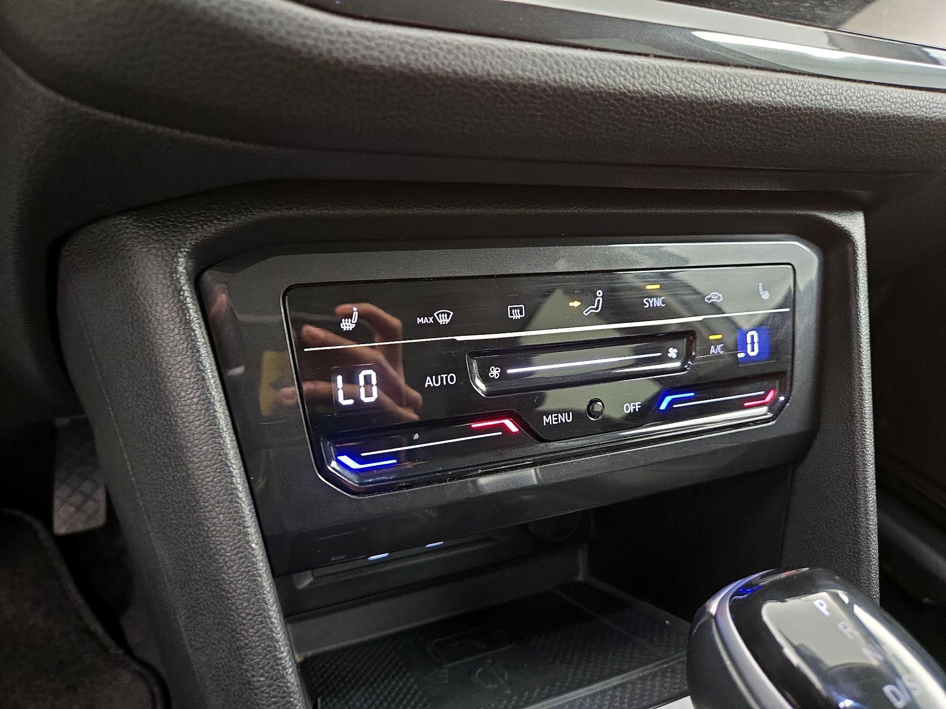 Thumbnail: 2024 Volkswagen Tiguan - 16