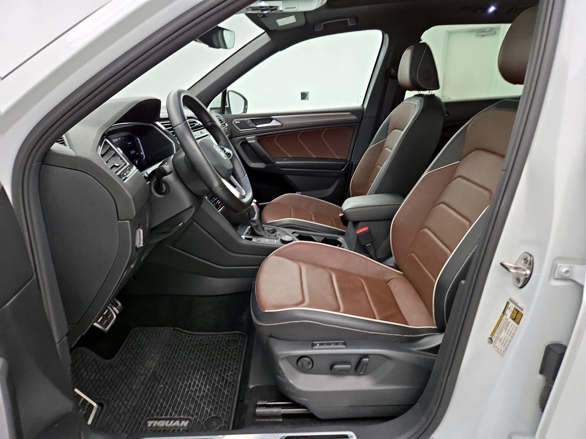 Thumbnail: 2022 Volkswagen Tiguan - 11