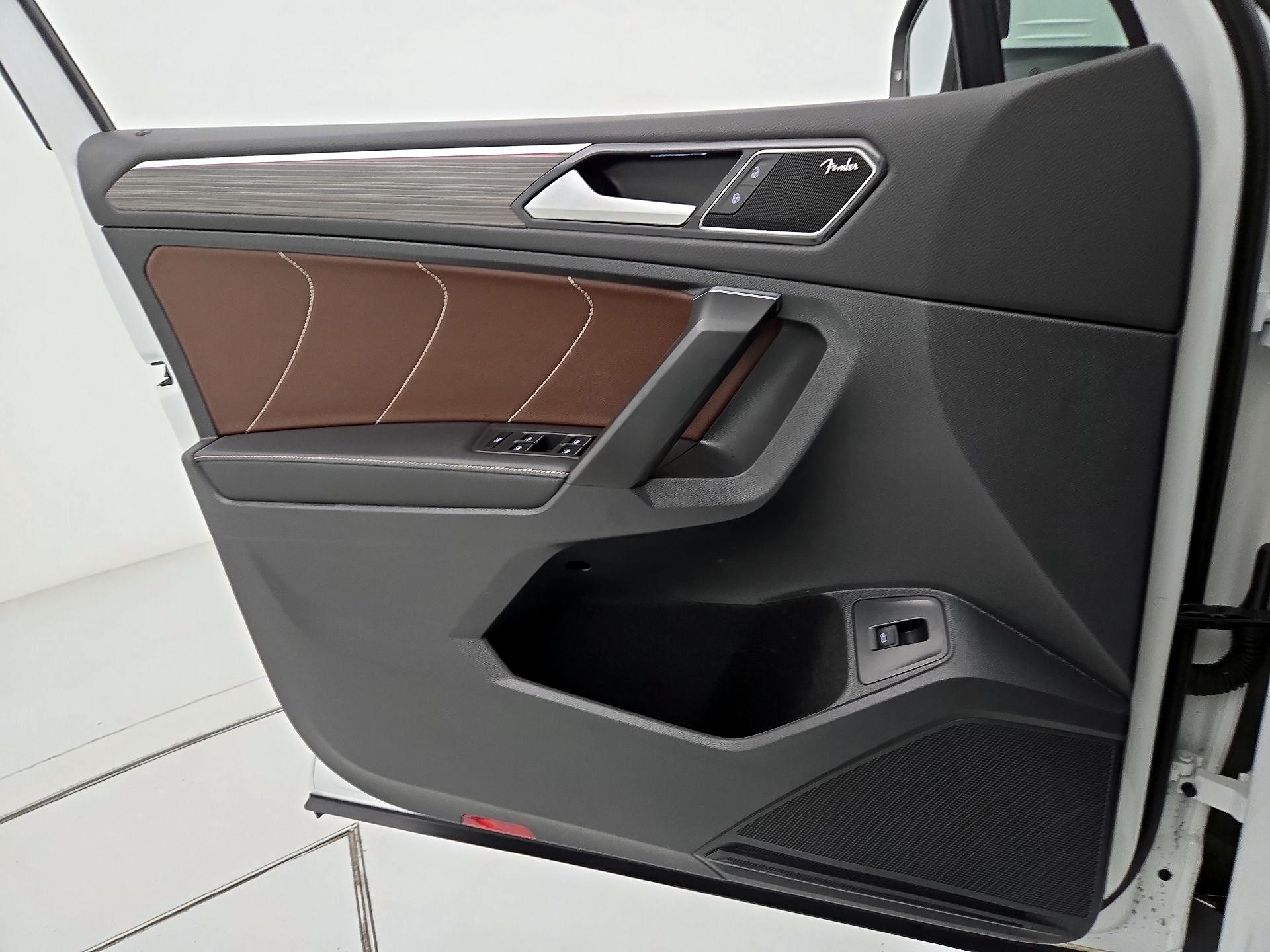 Thumbnail: 2022 Volkswagen Tiguan - 12