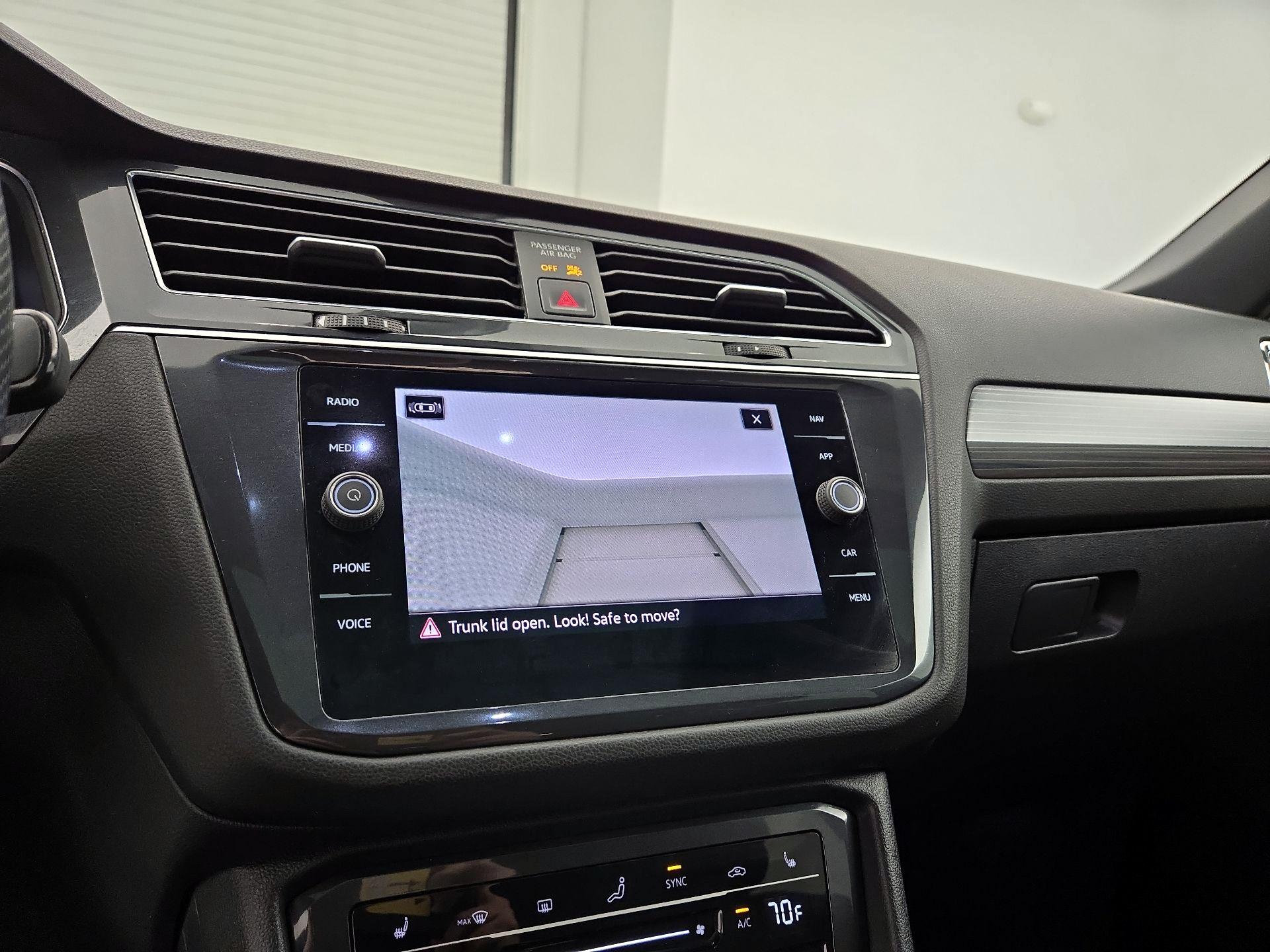 Thumbnail: 2022 Volkswagen Tiguan - 15